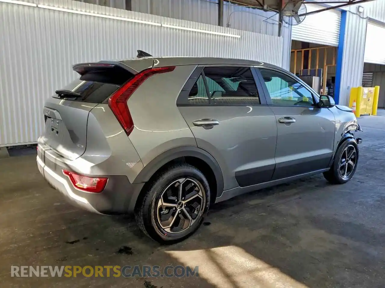 3 Photograph of a damaged car KNDCP3LE5T5325395 KIA NIRO 2026