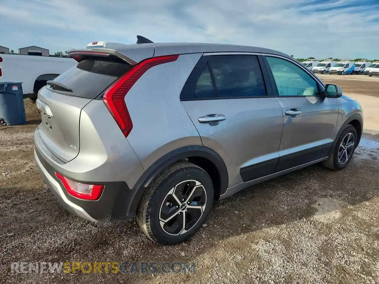 3 Photograph of a damaged car KNDCP3LE5T5326546 KIA NIRO 2026