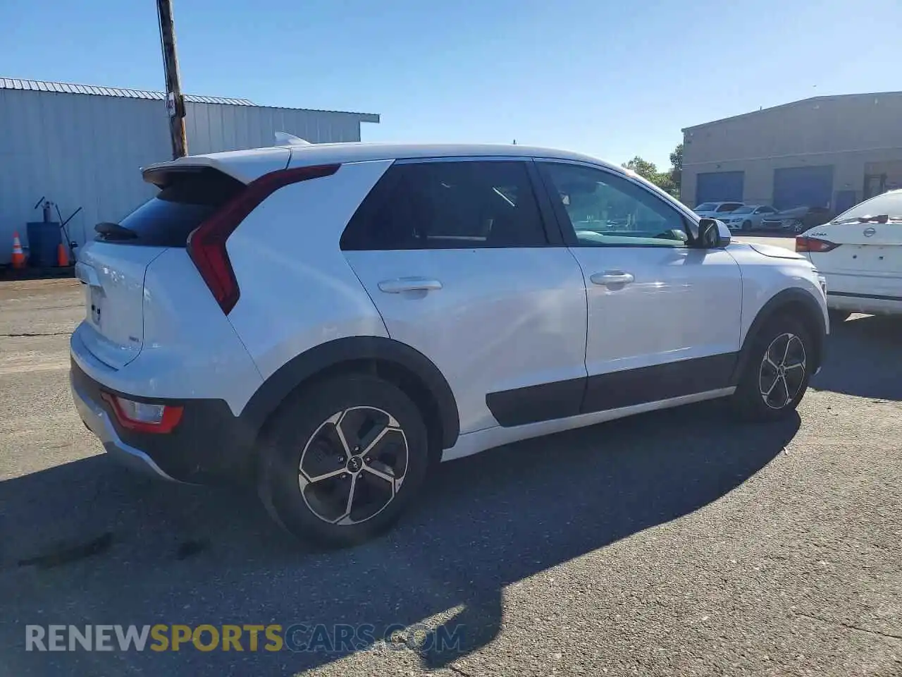 3 fotografías del automóvil dañado KNDCP3LE5T5329043 KIA NIRO 2026