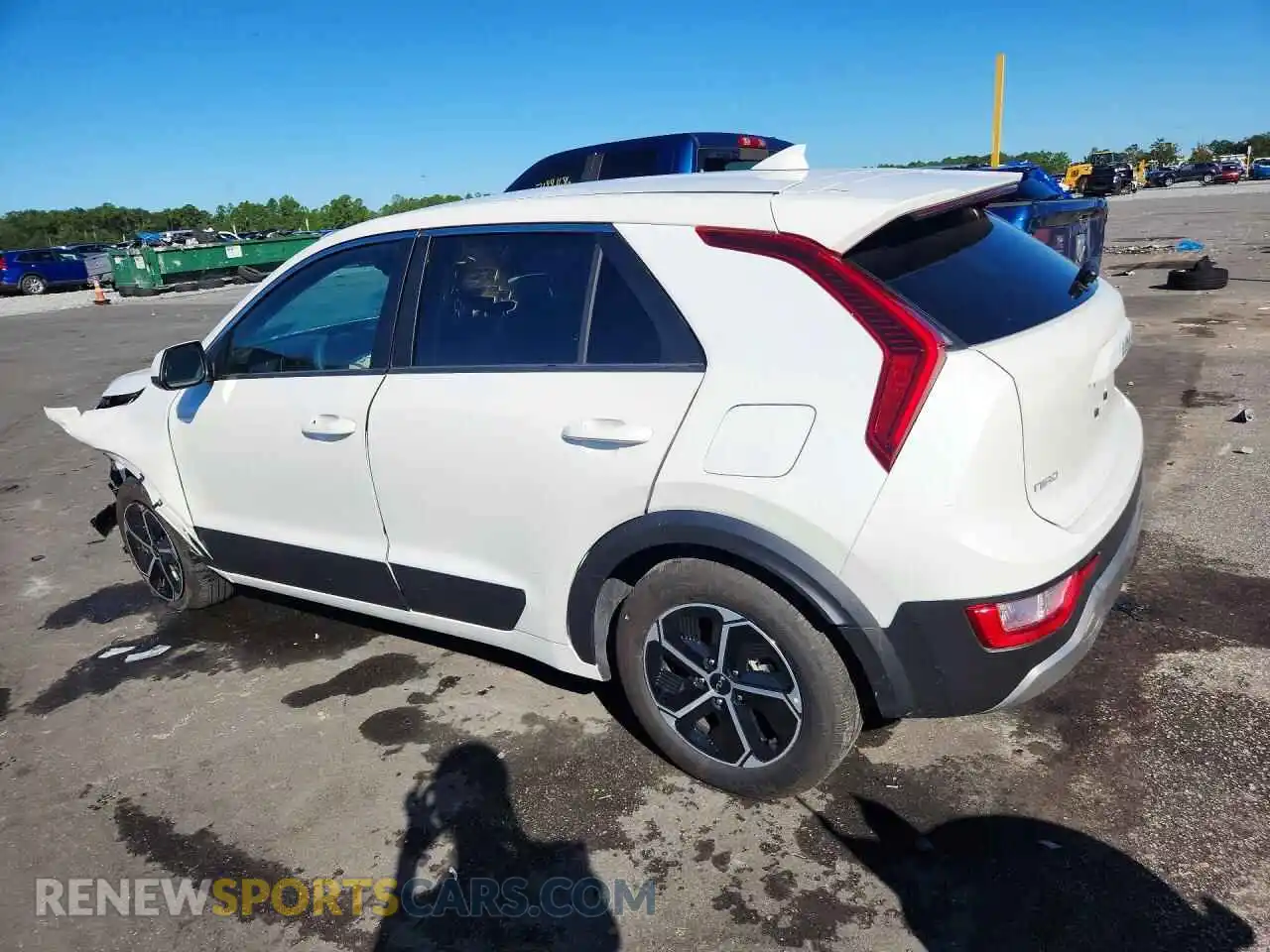 2 fotografías del automóvil dañado KNDCP3LE5T5340625 KIA NIRO 2026