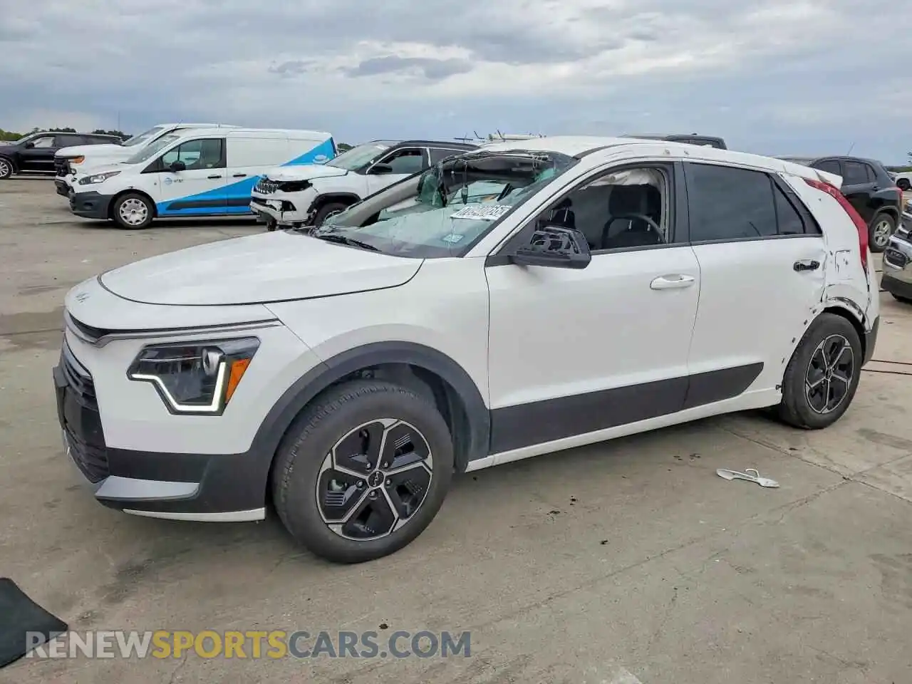 1 Photograph of a damaged car KNDCP3LE6T5367333 KIA NIRO 2026