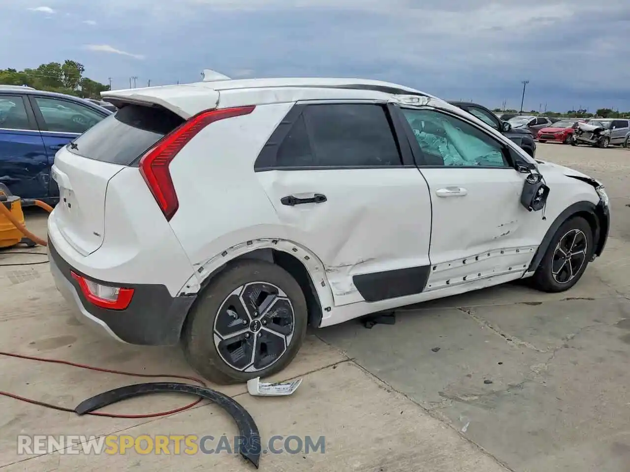 3 Photograph of a damaged car KNDCP3LE6T5367333 KIA NIRO 2026