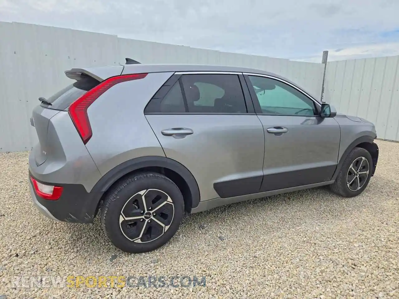 3 Фотография поврежденного автомобиля KNDCP3LE8T5336987 KIA NIRO 2026
