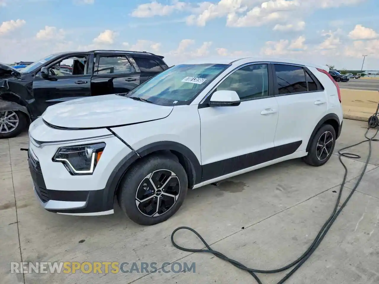 1 fotografías del automóvil dañado KNDCP3LE9T5346007 KIA NIRO 2026