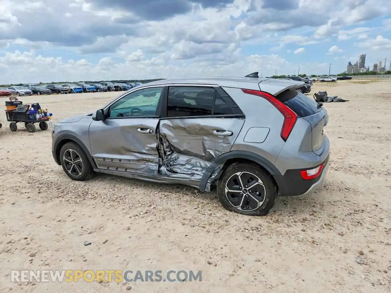 2 Photograph of a damaged car KNDCP3LE9T5362238 KIA NIRO 2026