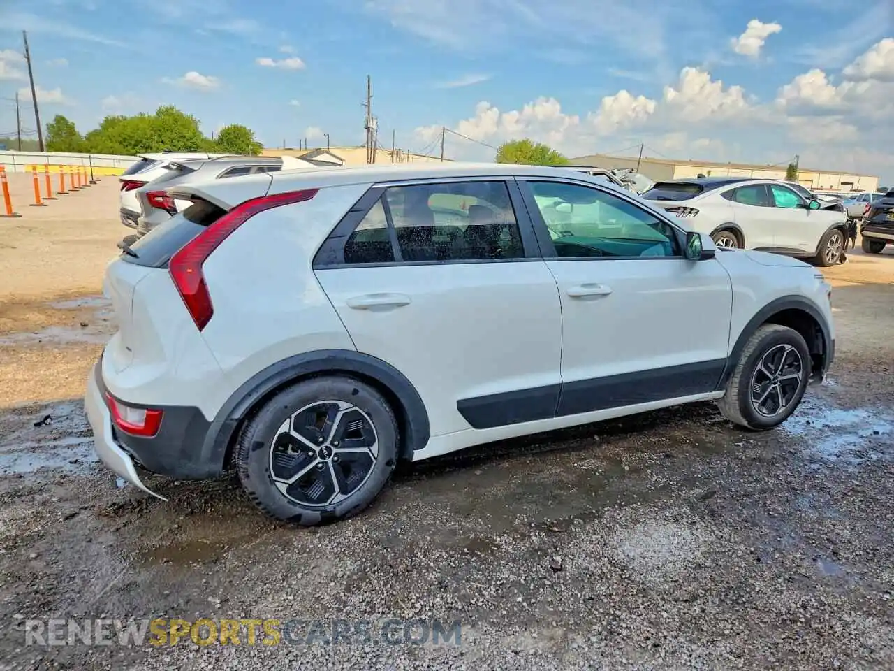 3 Фотография поврежденного автомобиля KNDCP3LE9T5362787 KIA NIRO 2026