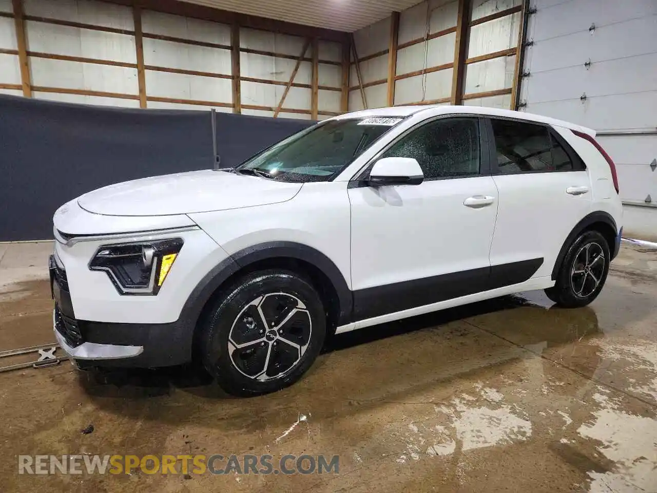 1 Photograph of a damaged car KNDCP3LEXT5337669 KIA NIRO 2026
