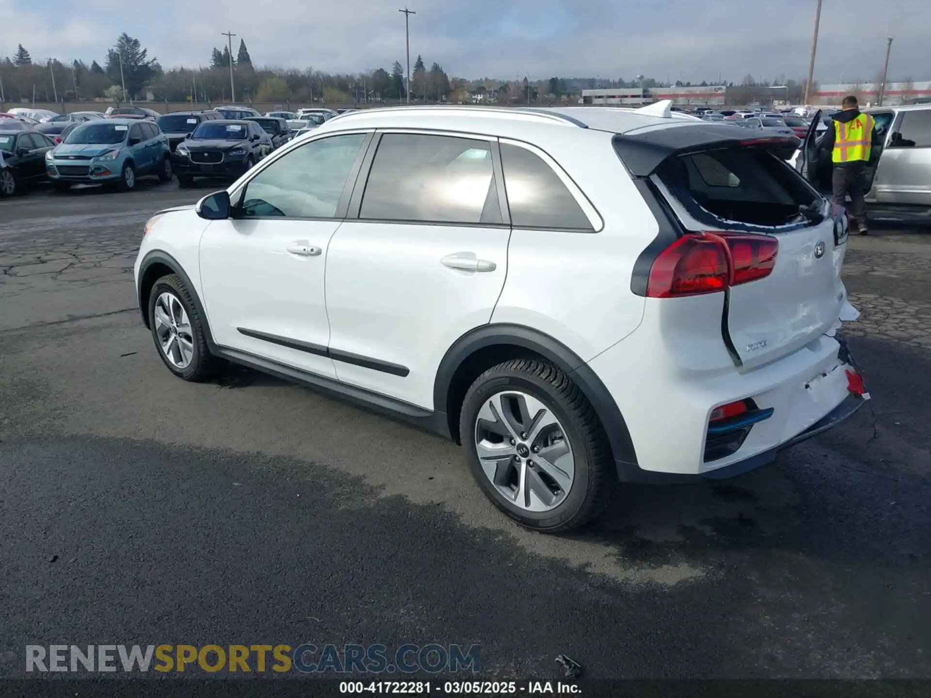 3 Photograph of a damaged car KNDCC3LG9L5055729 KIA NIRO EV 2020
