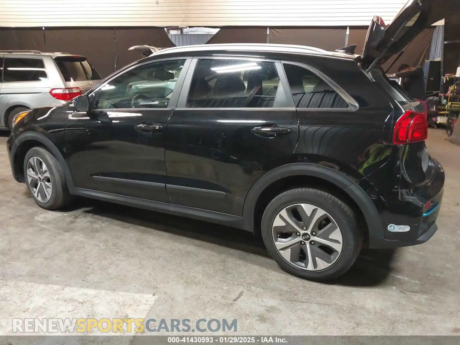 3 Photograph of a damaged car KNDCE3LG3L5073735 KIA NIRO EV 2020