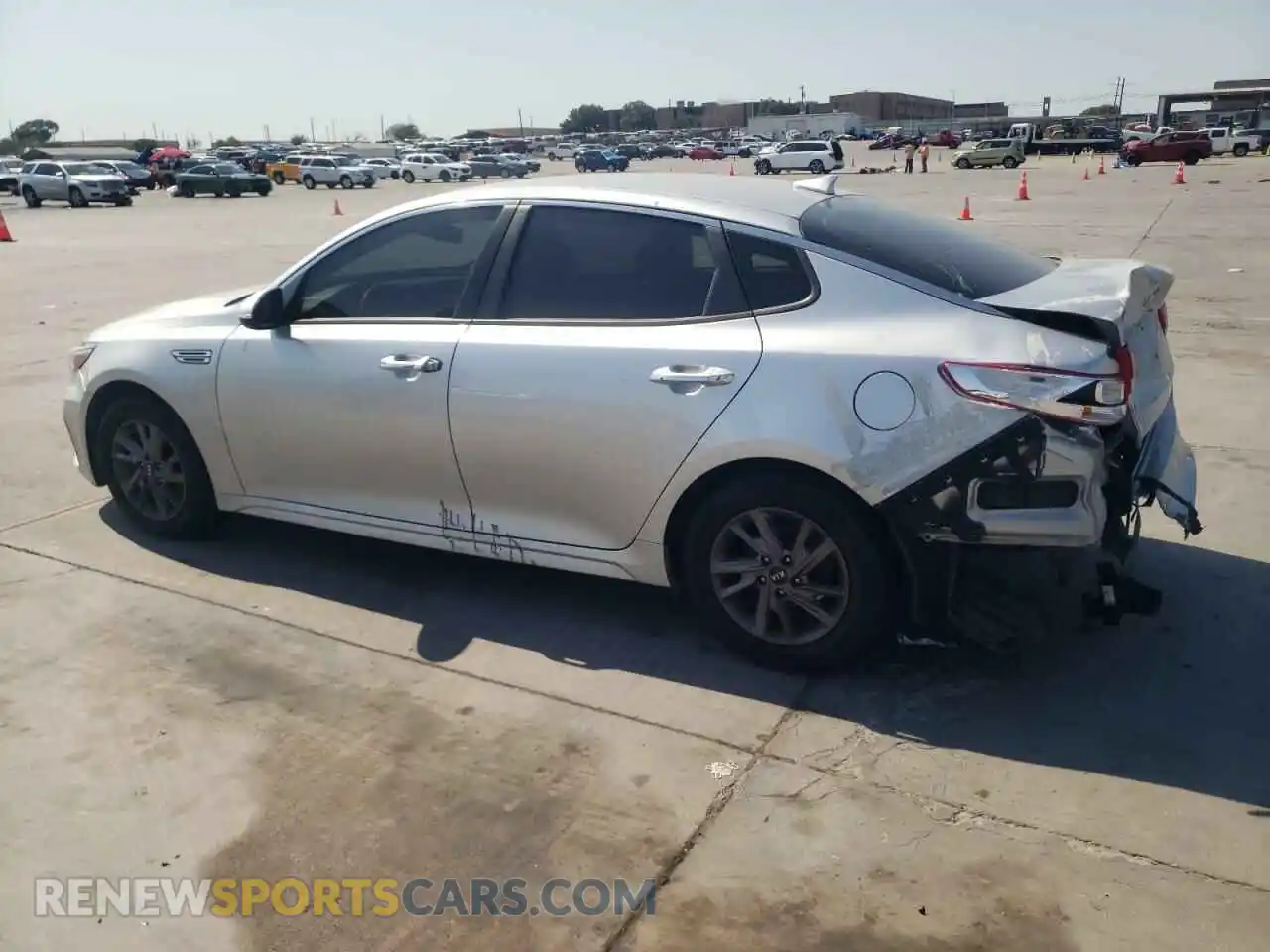 2 fotografías del automóvil dañado 5XXGT4L30KG347431 KIA OPTIMA 2019
