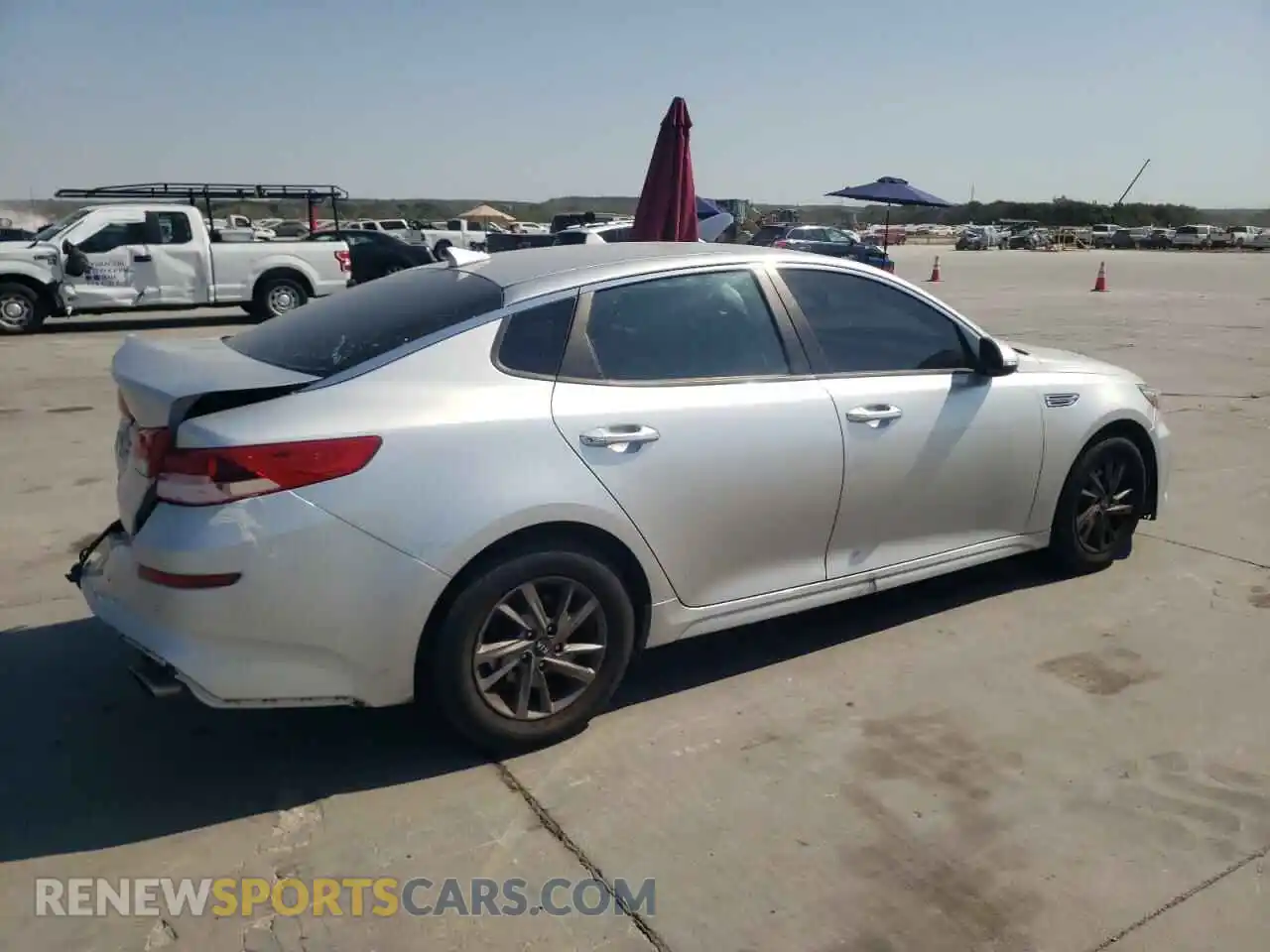 3 fotografías del automóvil dañado 5XXGT4L30KG347431 KIA OPTIMA 2019