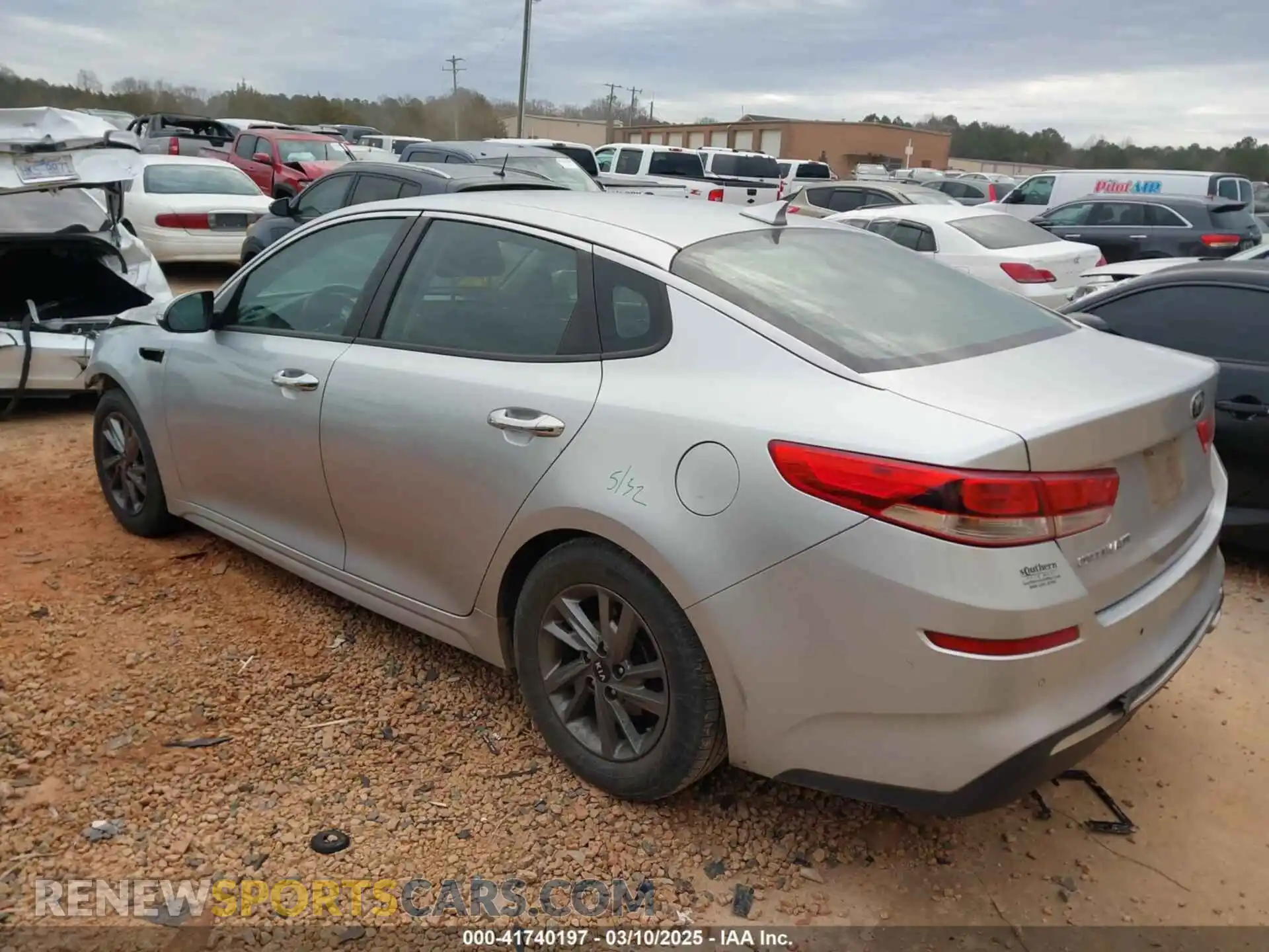 3 Photograph of a damaged car 5XXGT4L31KG323493 KIA OPTIMA 2019