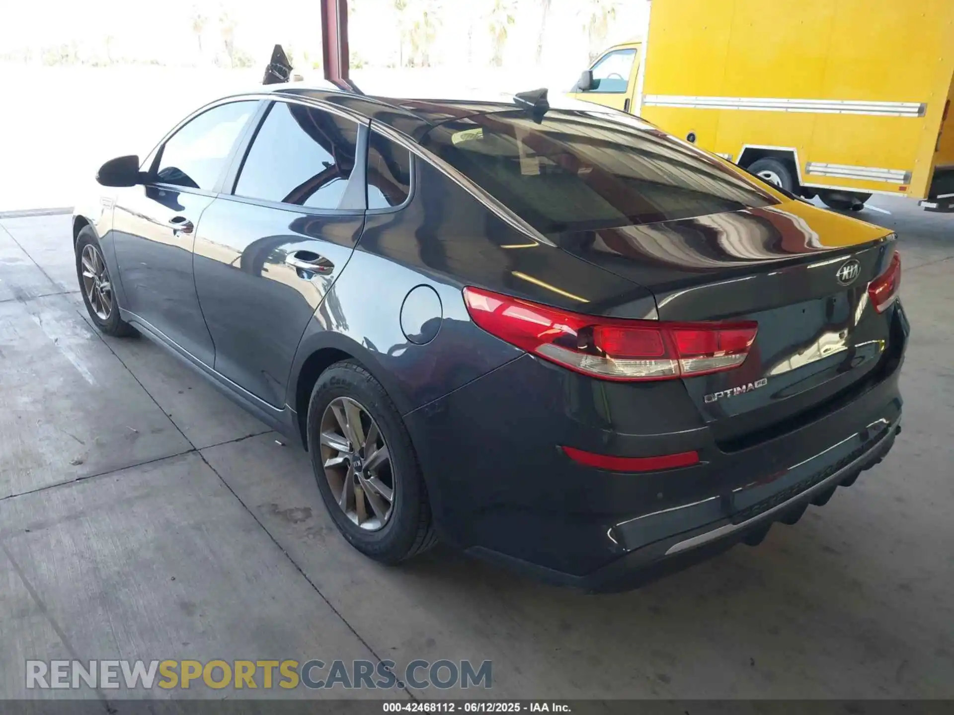 3 Photograph of a damaged car 5XXGT4L31KG324949 KIA OPTIMA 2019