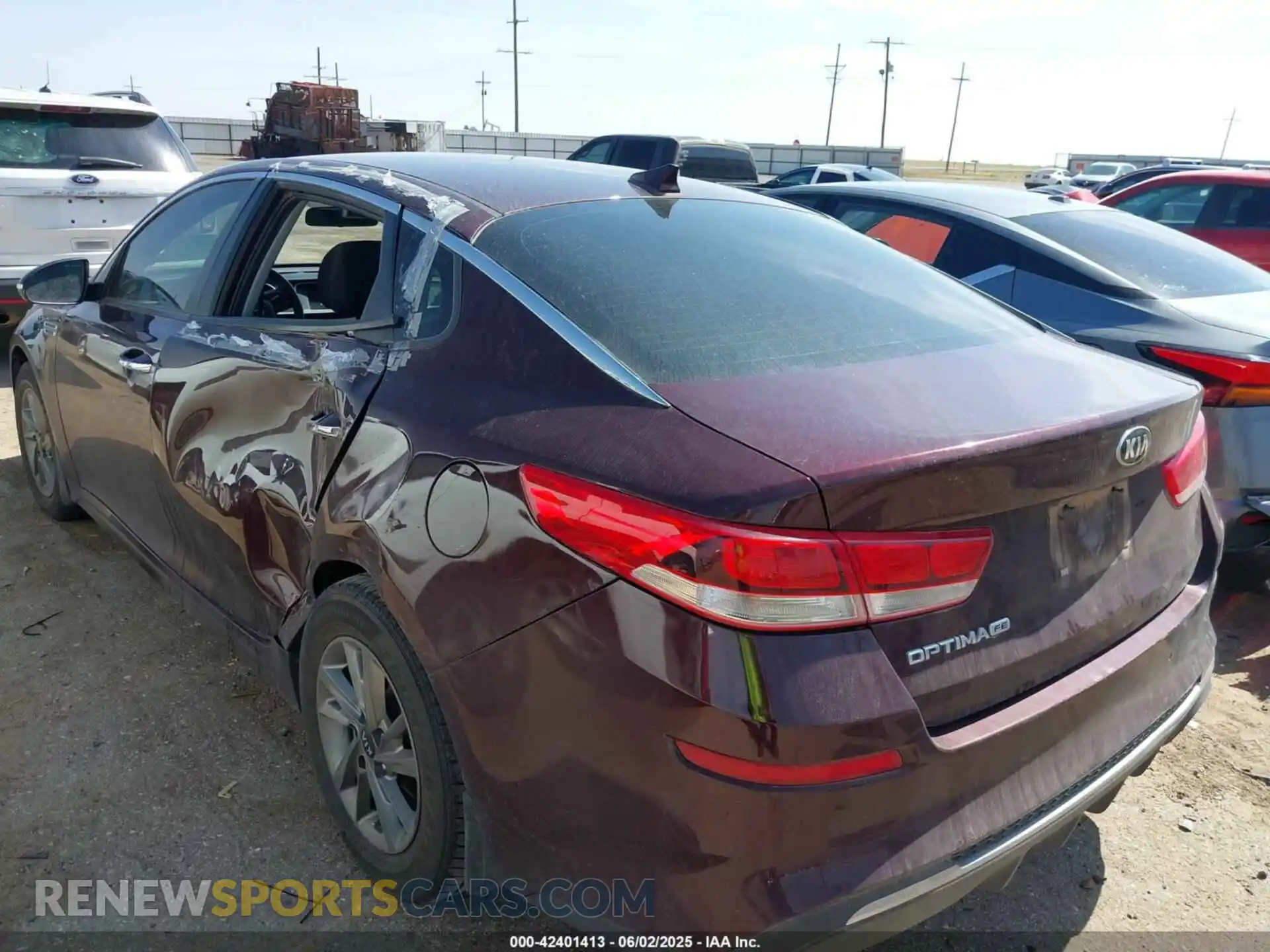 3 Photograph of a damaged car 5XXGT4L31KG352220 KIA OPTIMA 2019