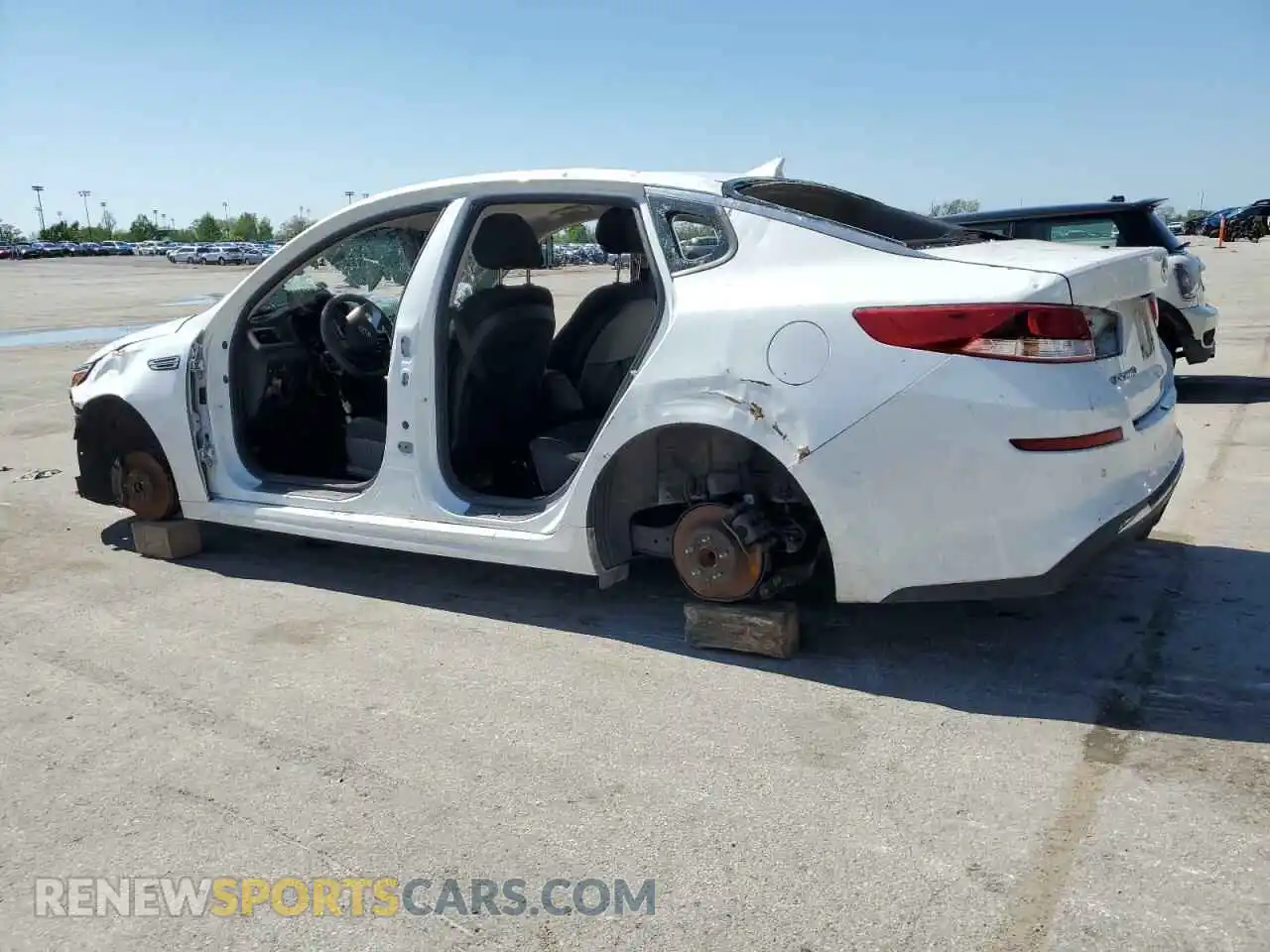 2 Photograph of a damaged car 5XXGT4L33KG301253 KIA OPTIMA 2019