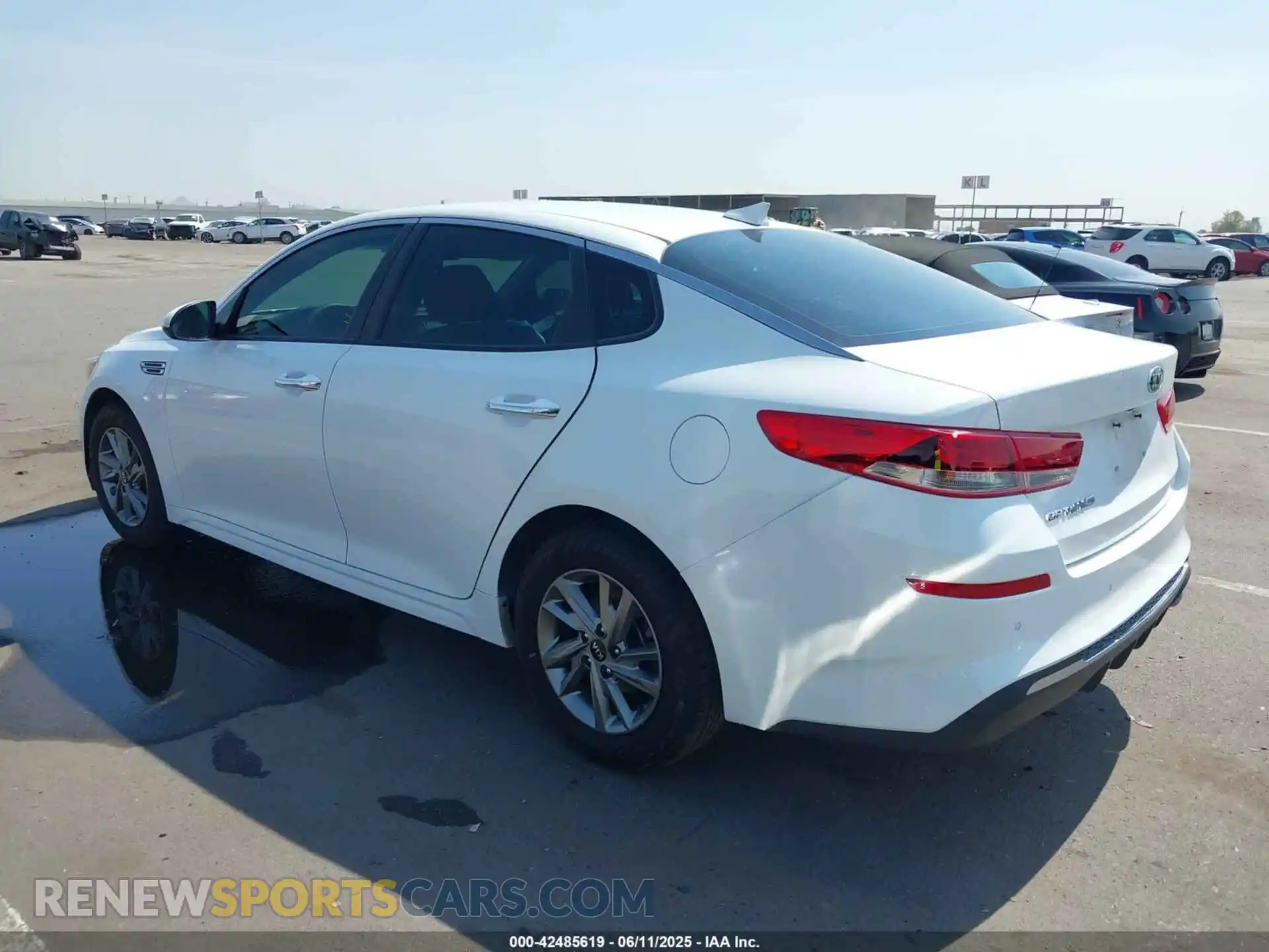 3 Photograph of a damaged car 5XXGT4L33KG320403 KIA OPTIMA 2019