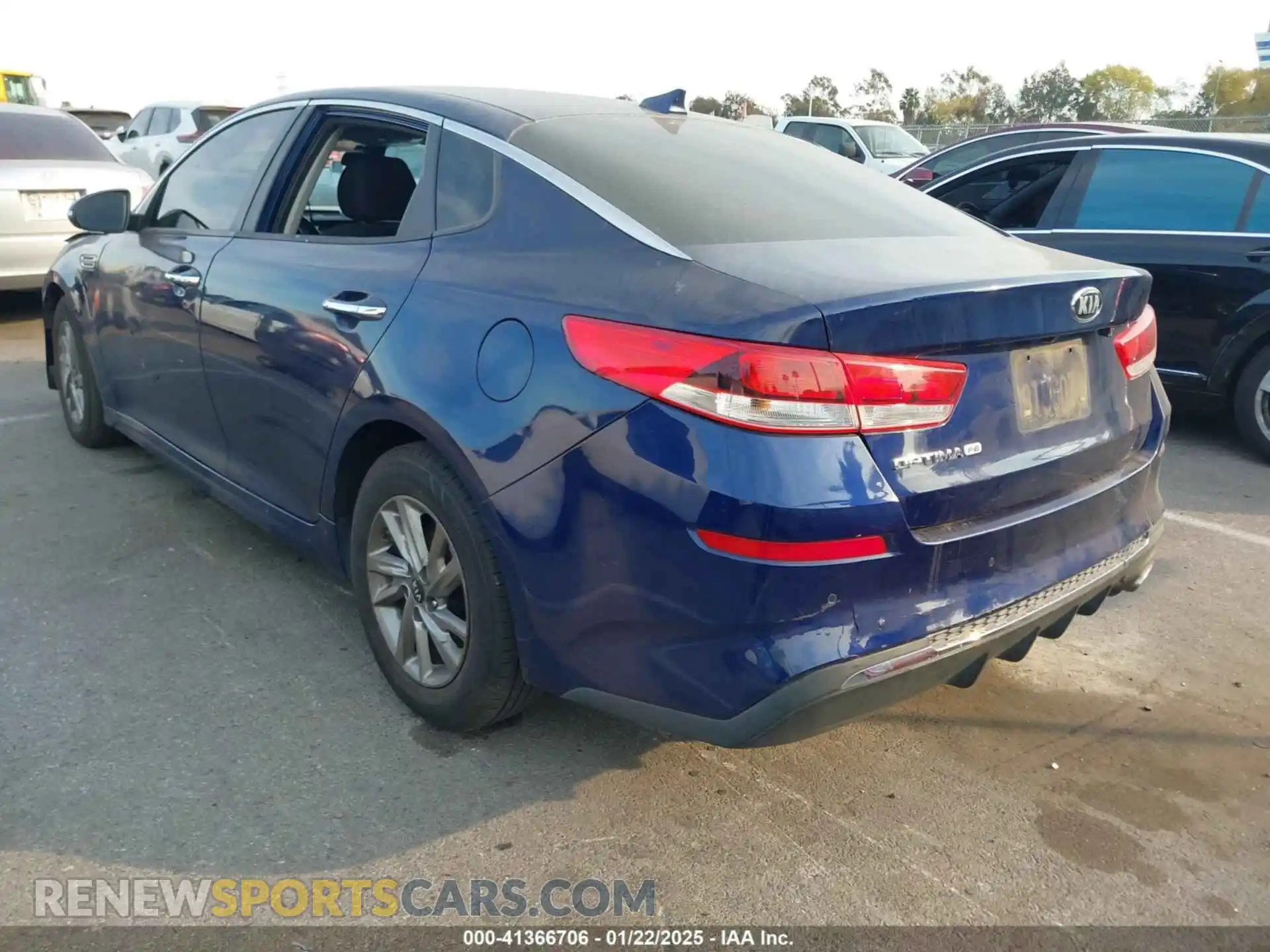 3 Photograph of a damaged car 5XXGT4L34KG331586 KIA OPTIMA 2019