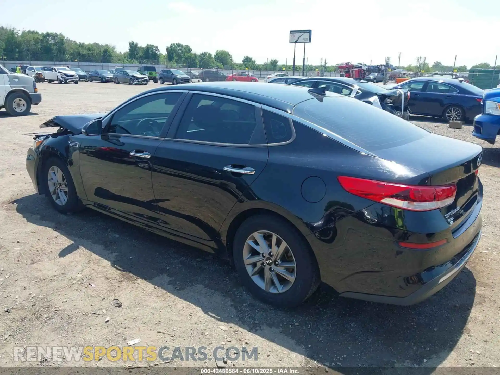 3 Photograph of a damaged car 5XXGT4L34KG377175 KIA OPTIMA 2019