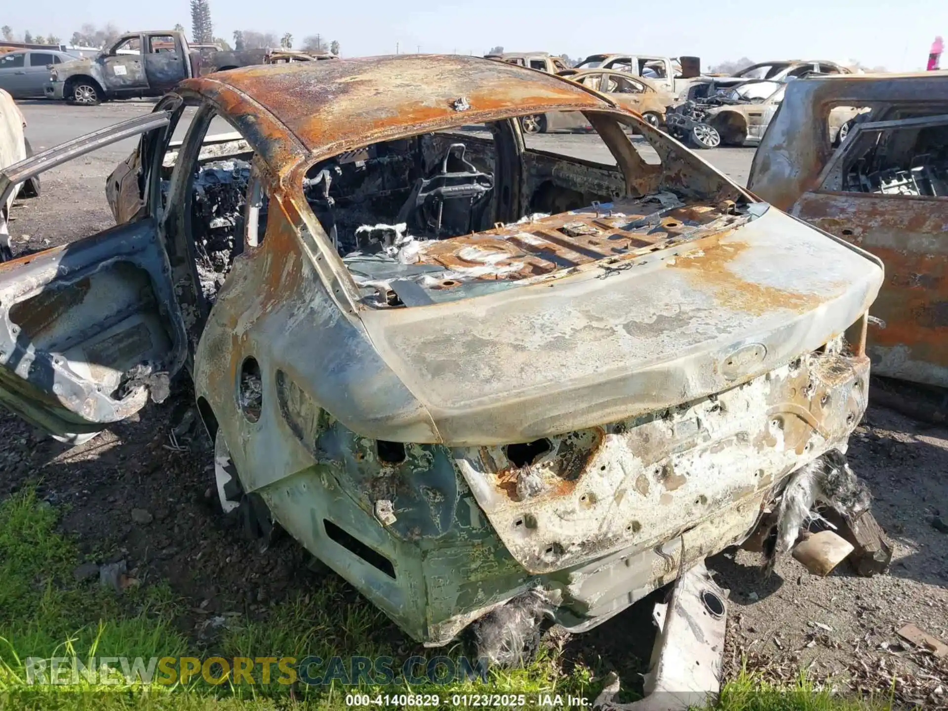 3 Photograph of a damaged car 5XXGT4L35KG281135 KIA OPTIMA 2019