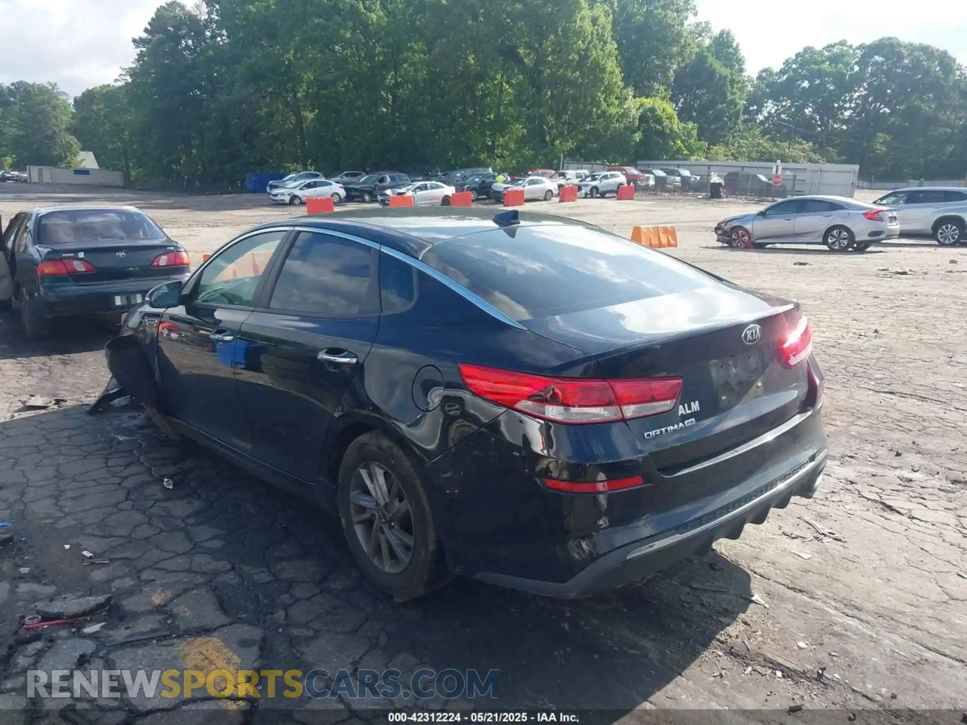 3 Photograph of a damaged car 5XXGT4L35KG344993 KIA OPTIMA 2019