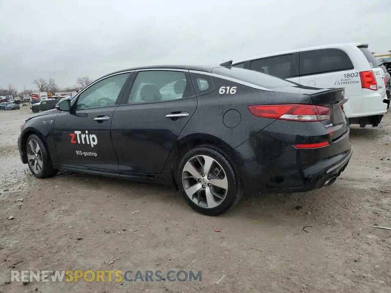 2 Photograph of a damaged car 5XXGT4L37KG316256 KIA OPTIMA 2019