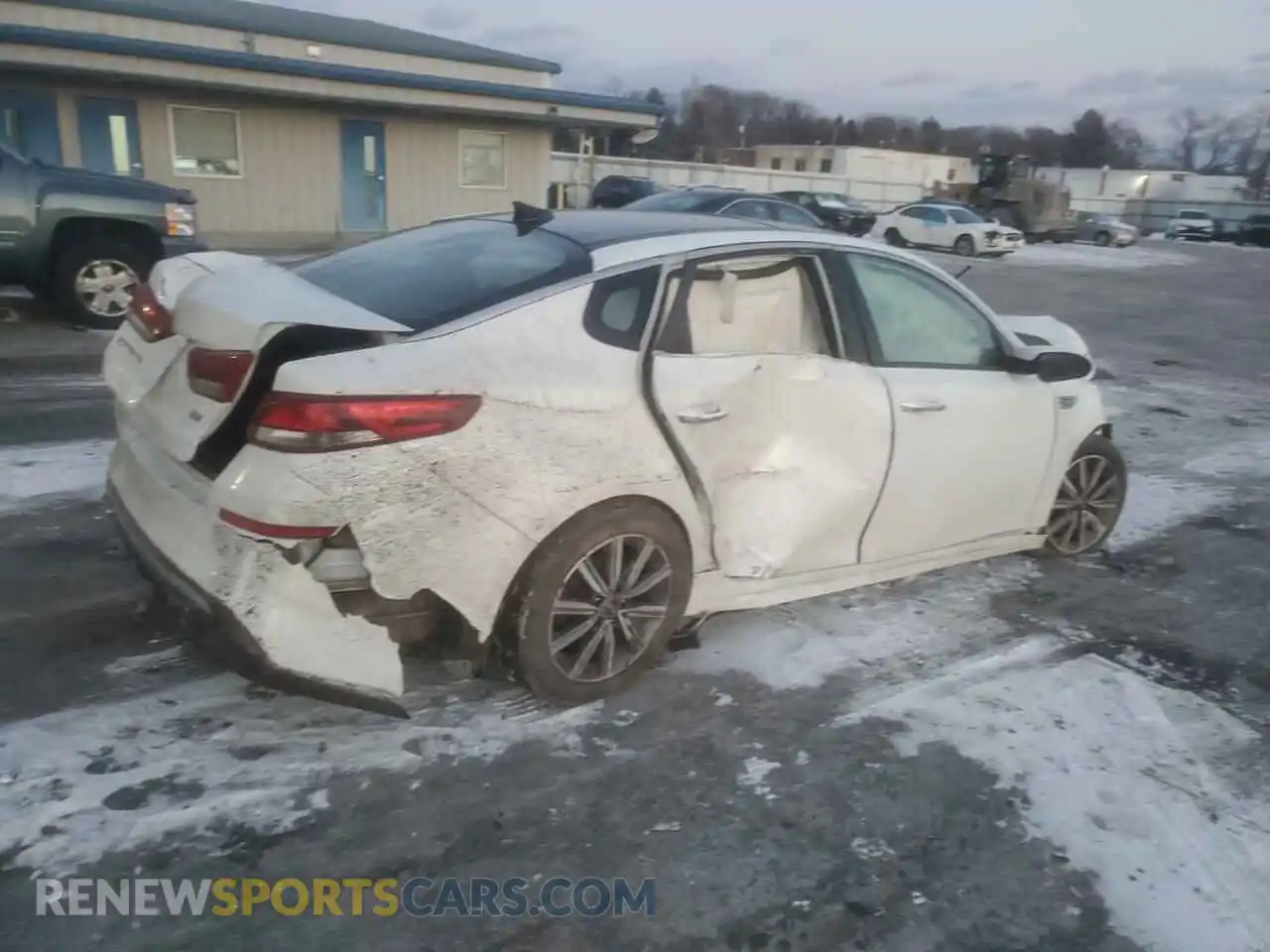 3 Photograph of a damaged car 5XXGU4L15KG342415 KIA OPTIMA 2019