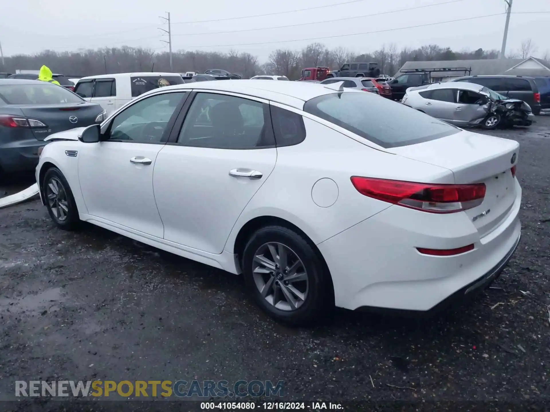 3 Photograph of a damaged car 5XXGT4L30LG407841 KIA OPTIMA 2020