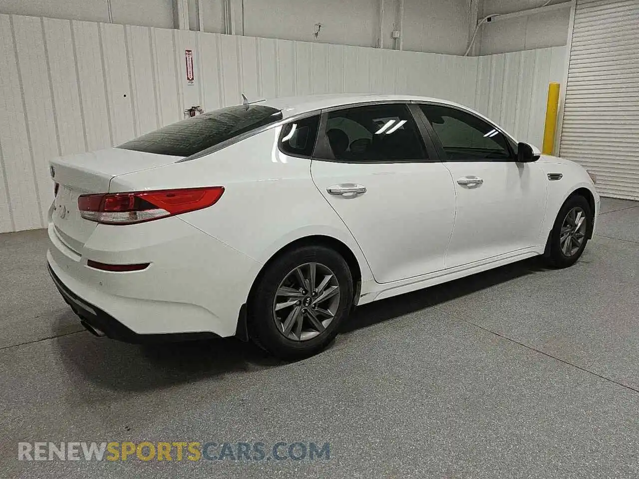 3 Photograph of a damaged car 5XXGT4L30LG427927 KIA OPTIMA 2020