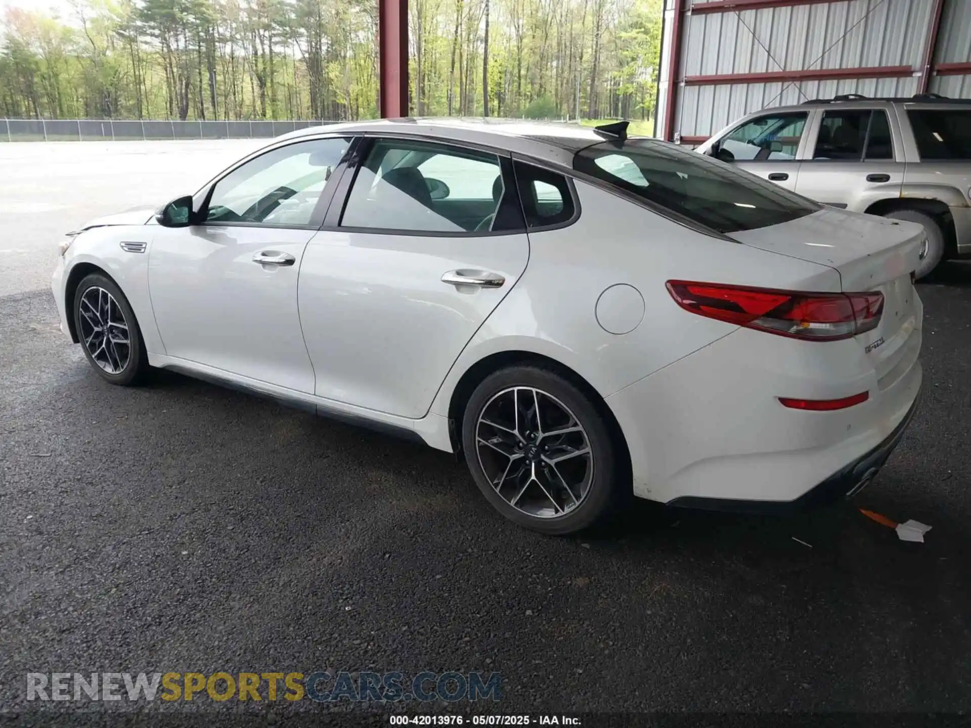 3 Photograph of a damaged car 5XXGT4L33LG429770 KIA OPTIMA 2020