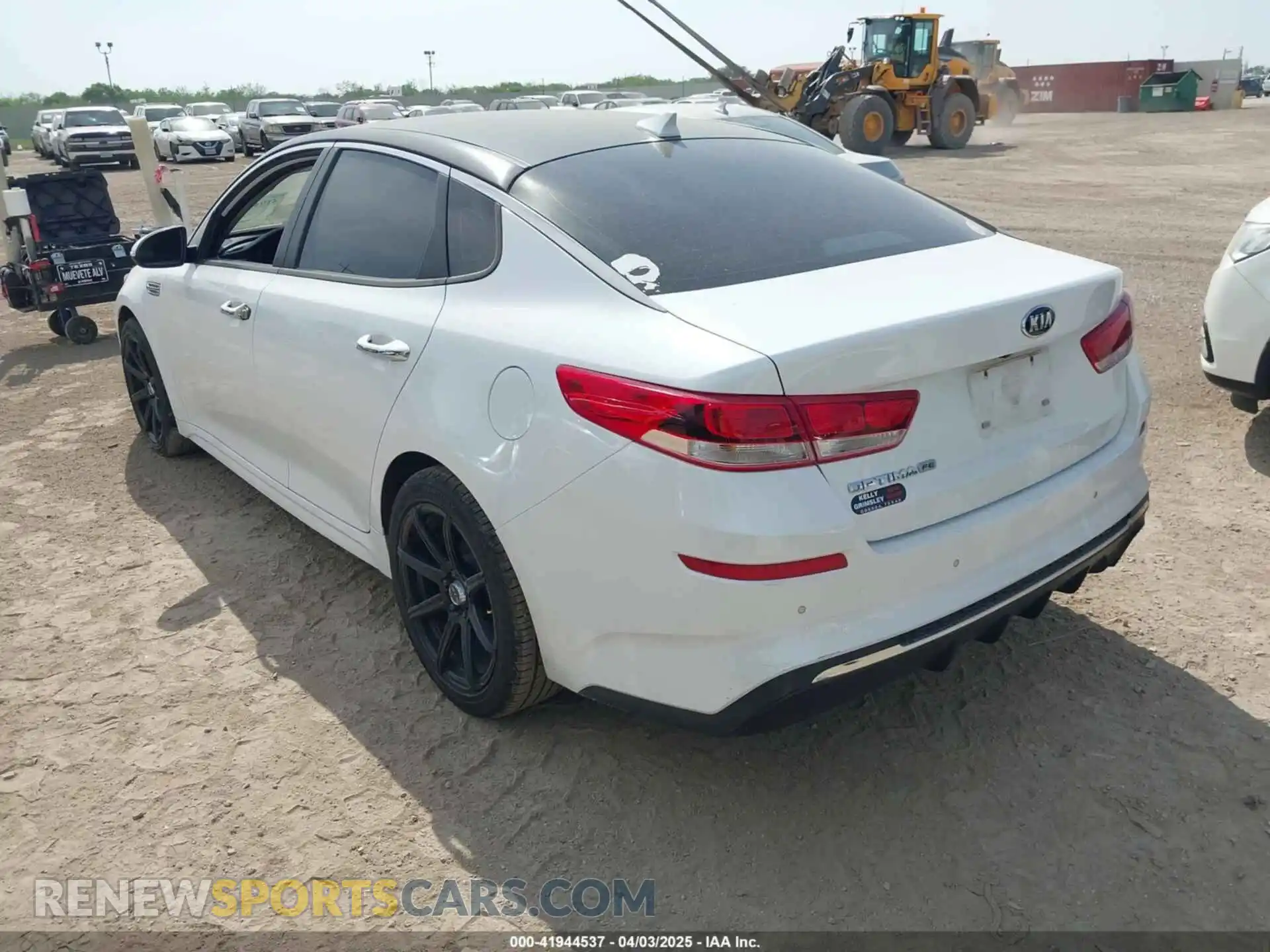 3 Photograph of a damaged car 5XXGT4L34LG382913 KIA OPTIMA 2020