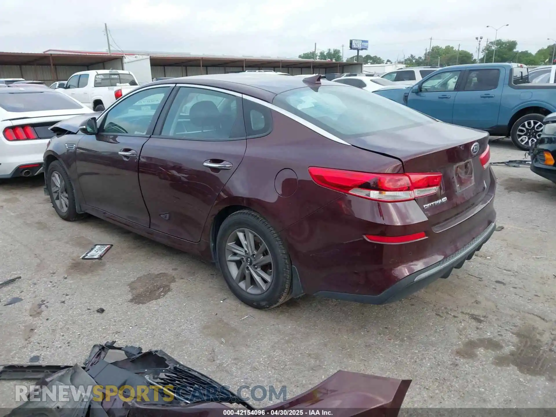 3 Фотография поврежденного автомобиля 5XXGT4L34LG413772 KIA OPTIMA 2020