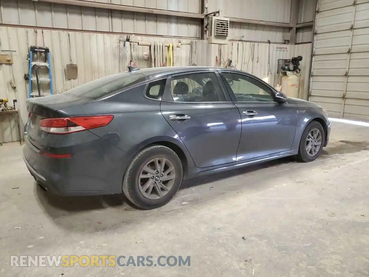 3 Photograph of a damaged car 5XXGT4L35LG423582 KIA OPTIMA 2020