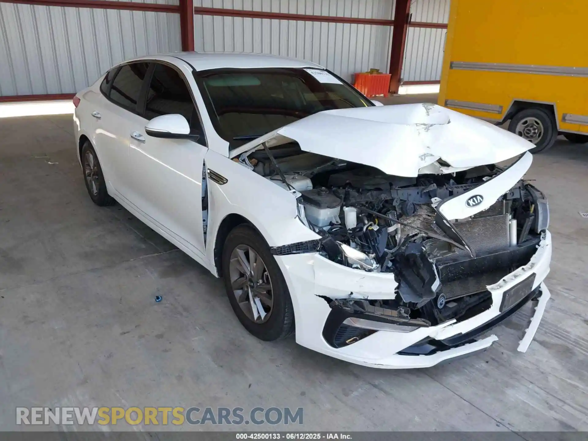 1 Photograph of a damaged car 5XXGT4L36LG391872 KIA OPTIMA 2020