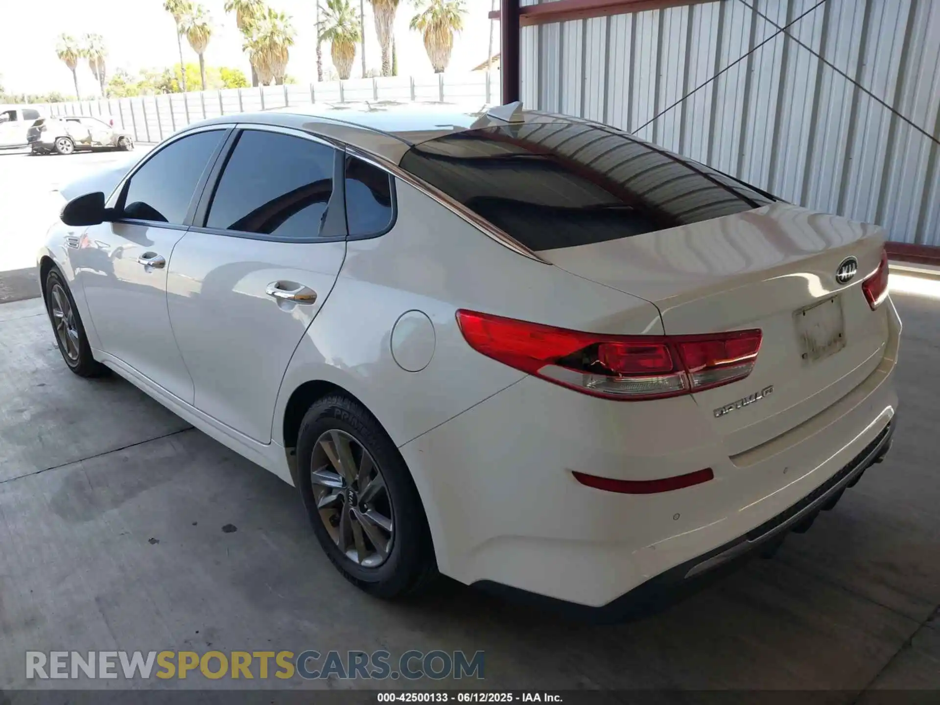 3 Photograph of a damaged car 5XXGT4L36LG391872 KIA OPTIMA 2020