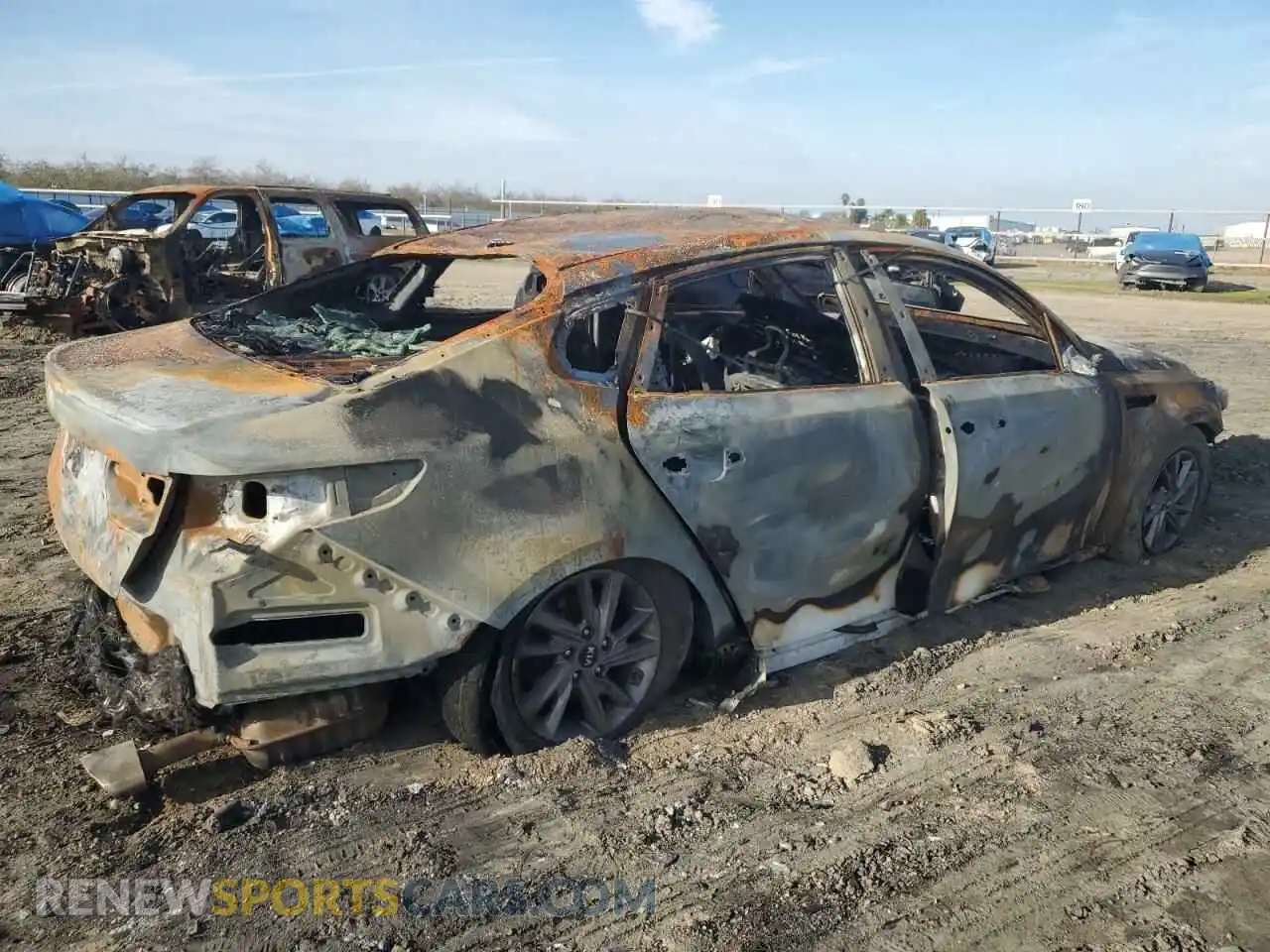 3 Photograph of a damaged car 5XXGT4L36LG393699 KIA OPTIMA 2020