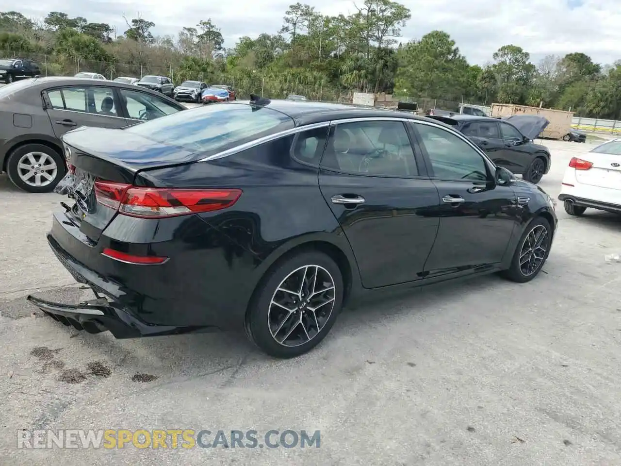 3 Photograph of a damaged car 5XXGT4L37LG432624 KIA OPTIMA 2020