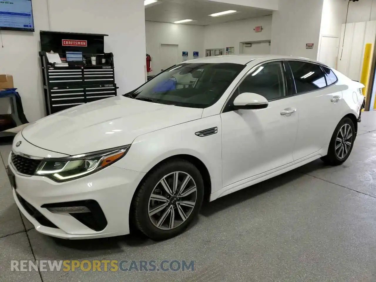 1 Photograph of a damaged car 5XXGU4L11LG414129 KIA OPTIMA 2020