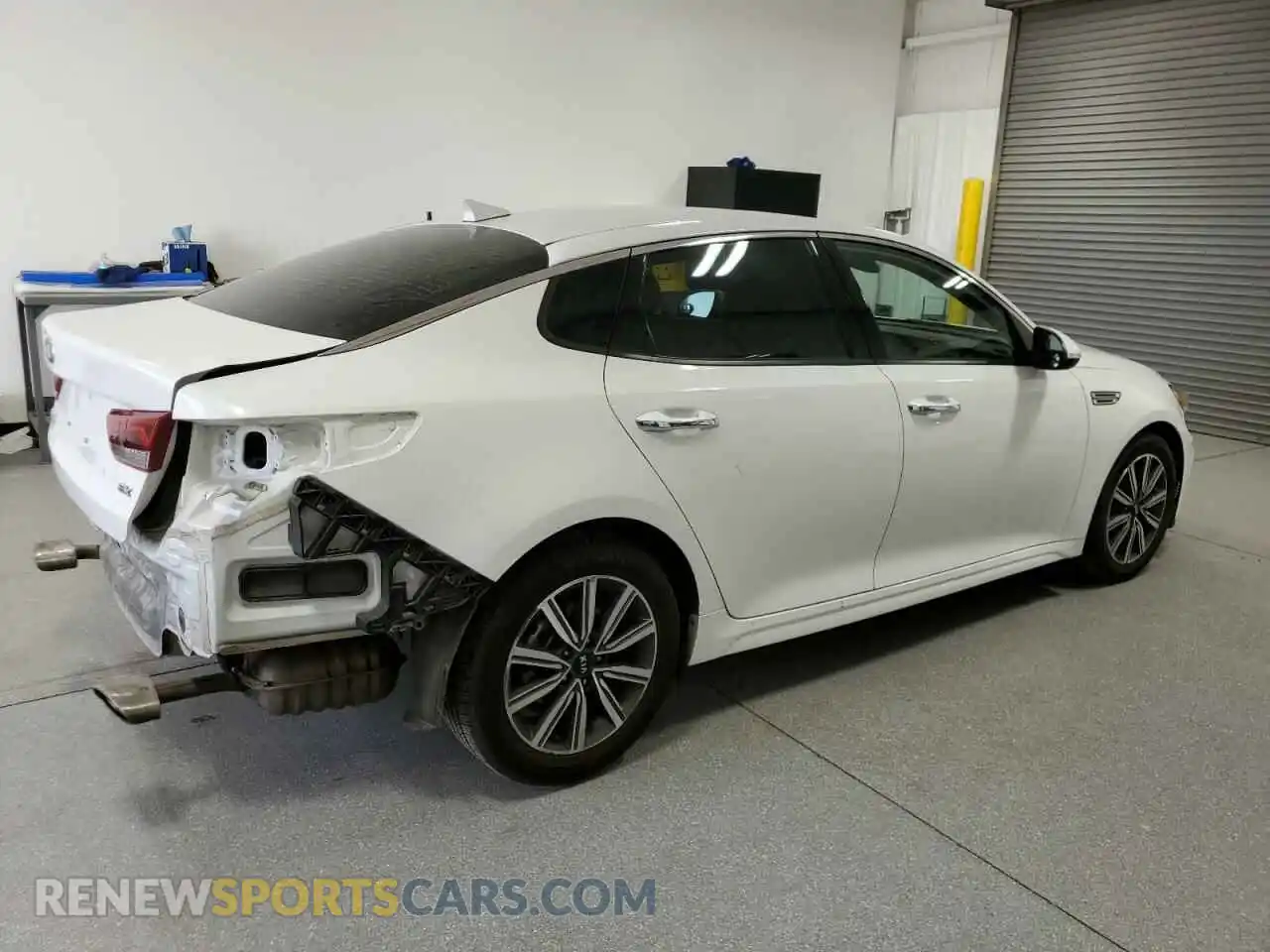 3 Photograph of a damaged car 5XXGU4L11LG414129 KIA OPTIMA 2020