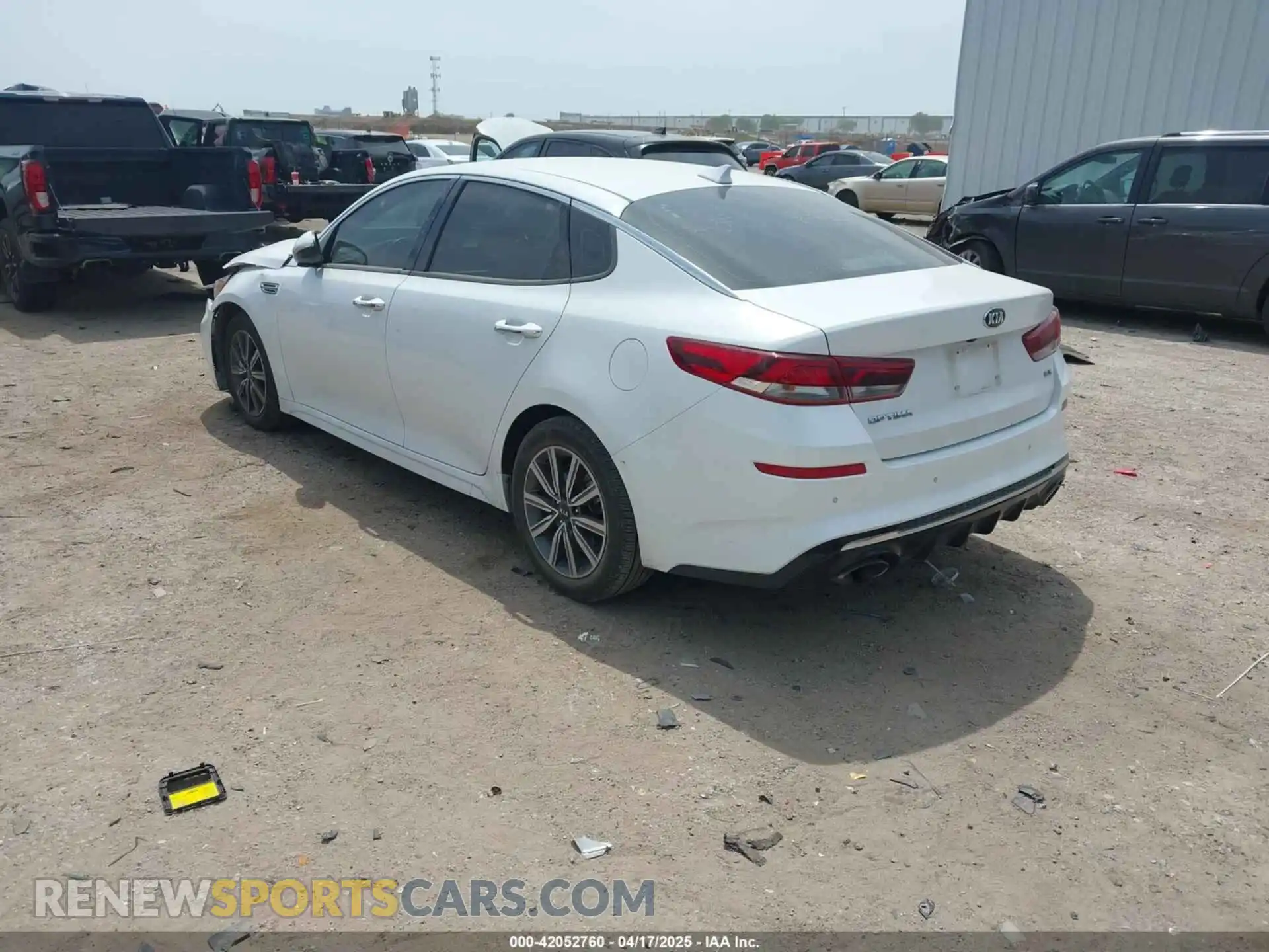 3 Photograph of a damaged car 5XXGU4L14LG417817 KIA OPTIMA 2020