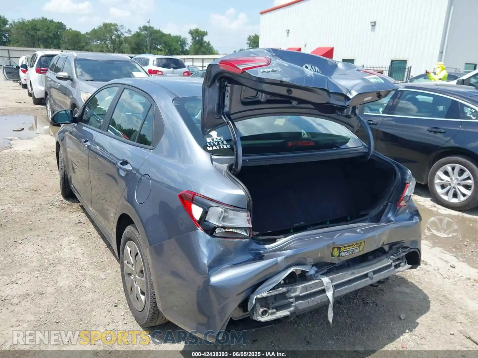 3 Photograph of a damaged car 3KPA24AD0LE297032 KIA RIO 2020