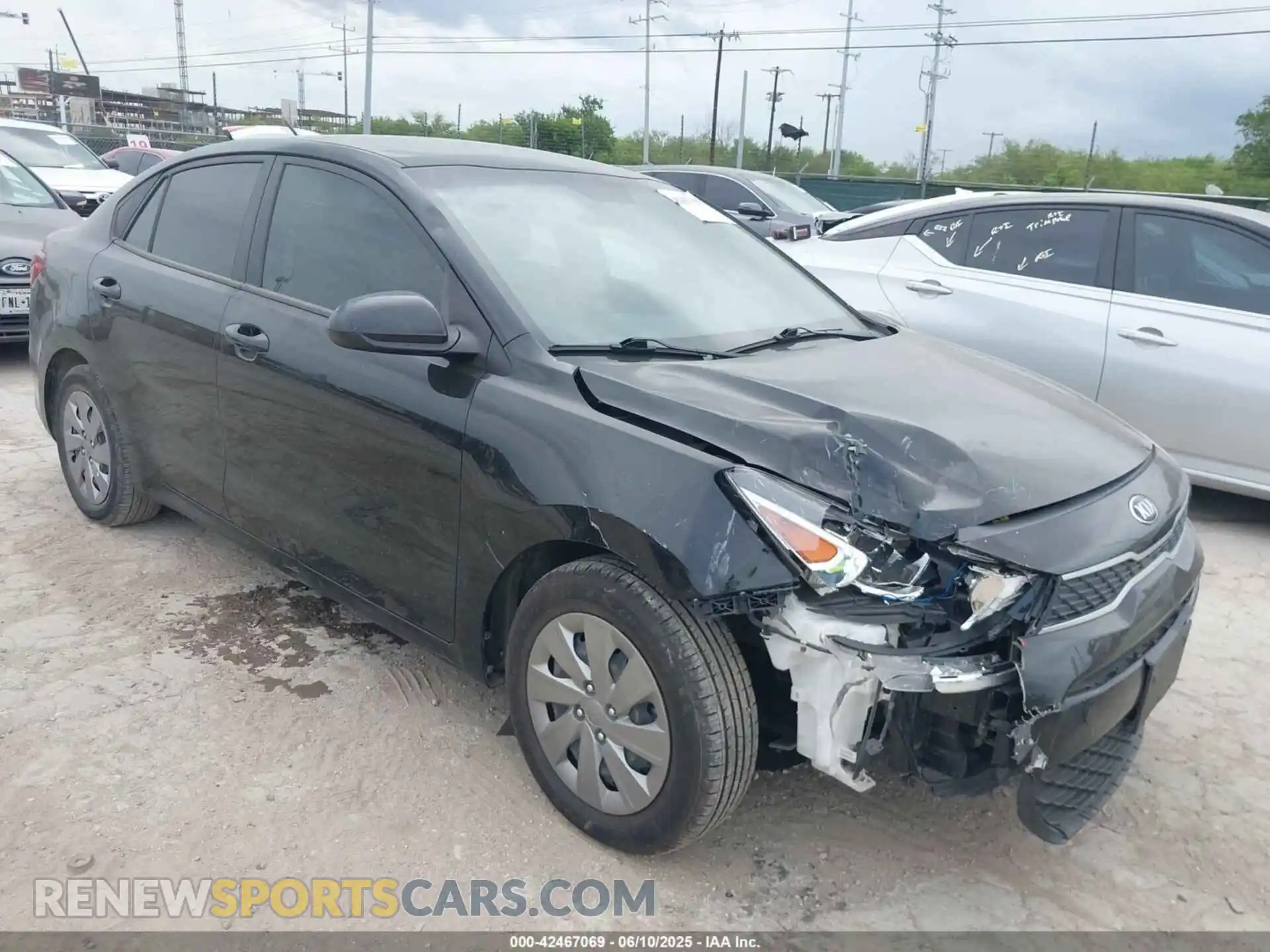 1 Photograph of a damaged car 3KPA24AD0LE328294 KIA RIO 2020