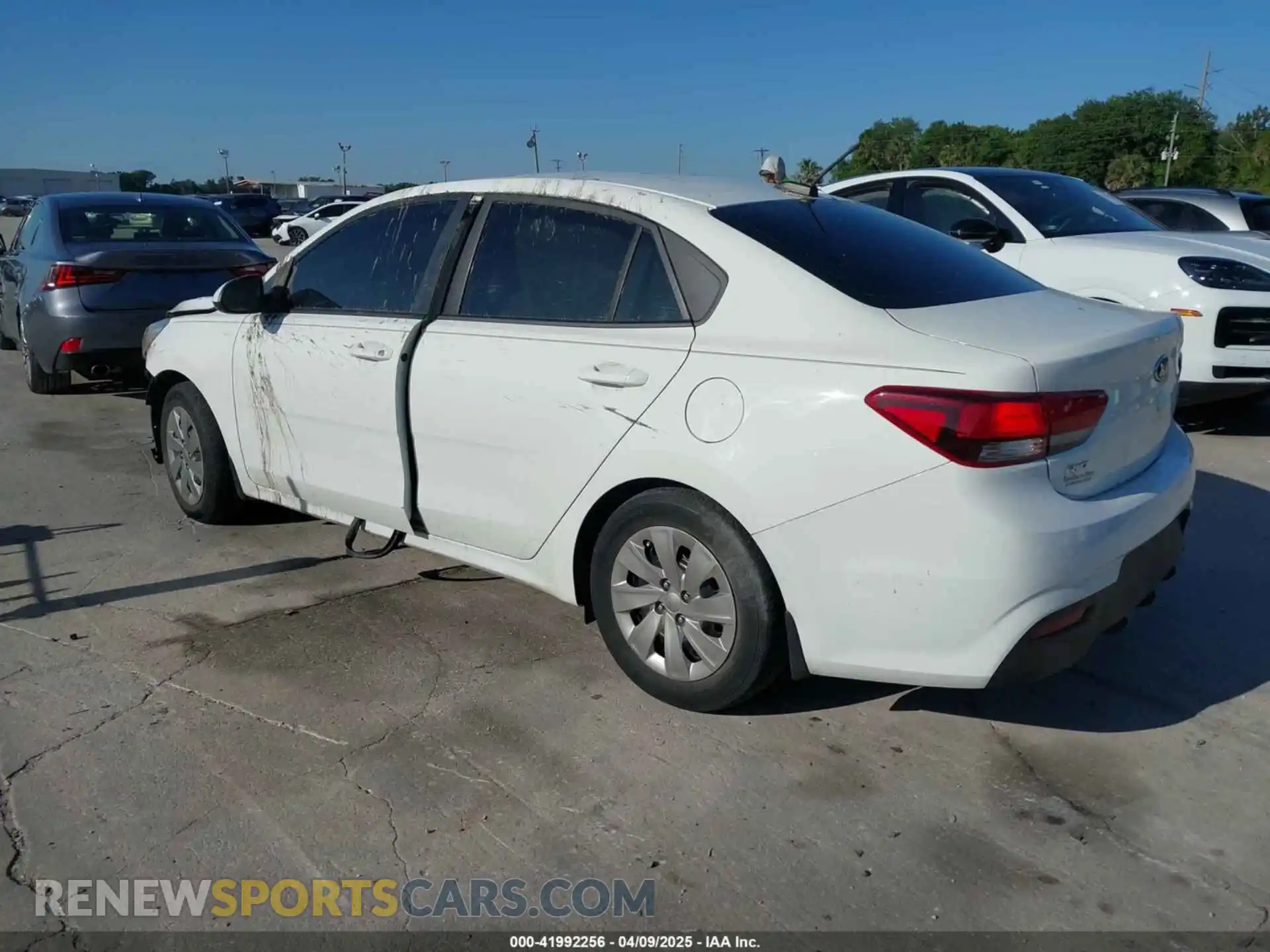 3 fotografías del automóvil dañado 3KPA24AD1LE296424 KIA RIO 2020
