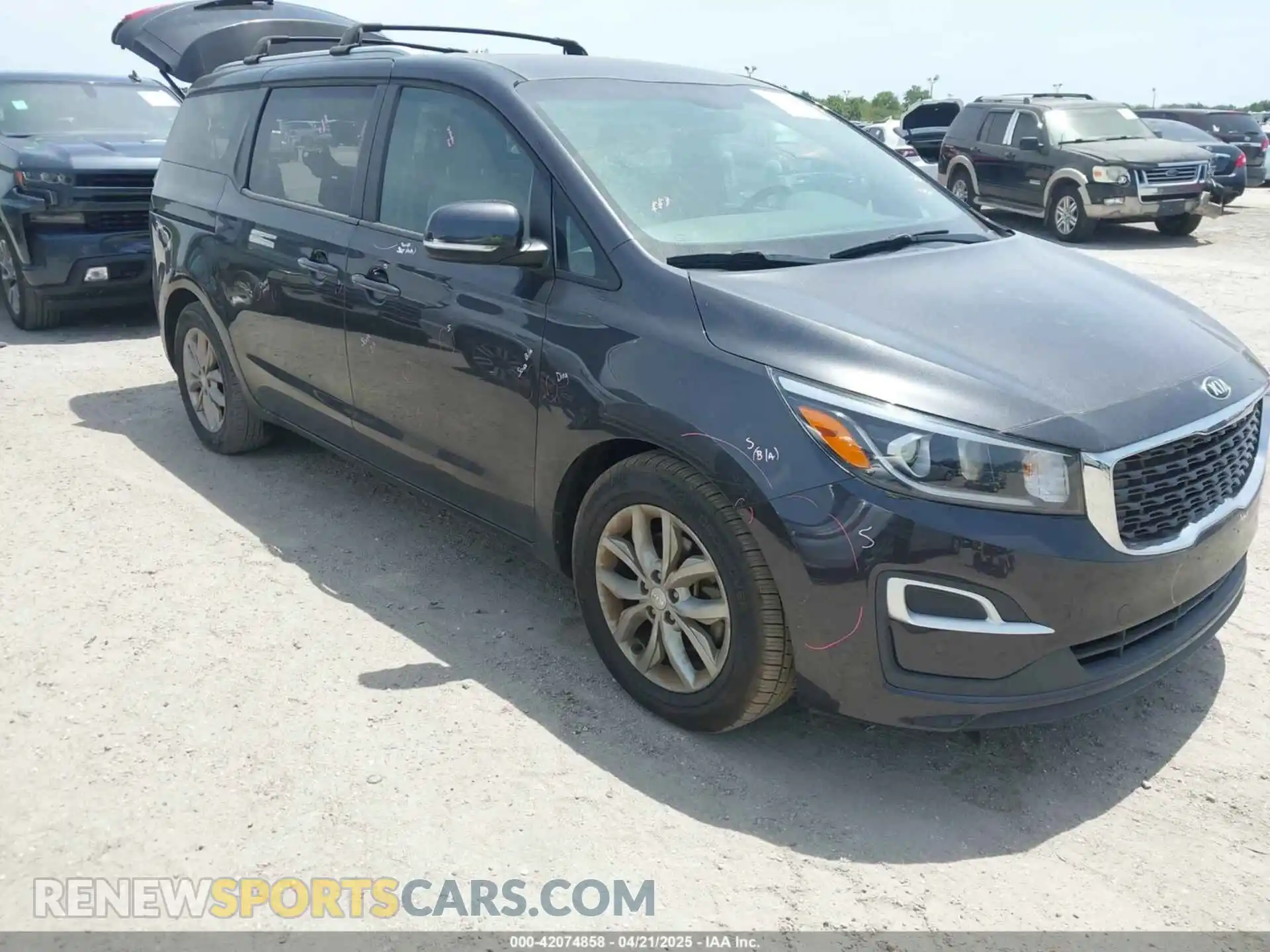 1 Фотография поврежденного автомобиля KNDMB5C14L6596843 KIA SEDONA 2020