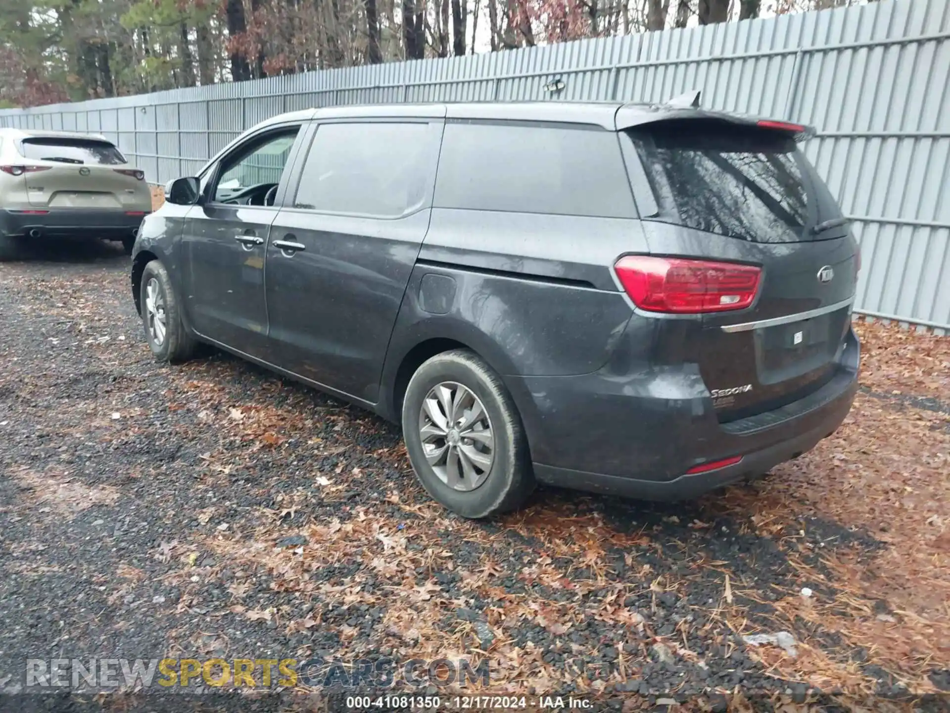 3 fotografías del automóvil dañado KNDMB5C10M6673807 KIA SEDONA 2021