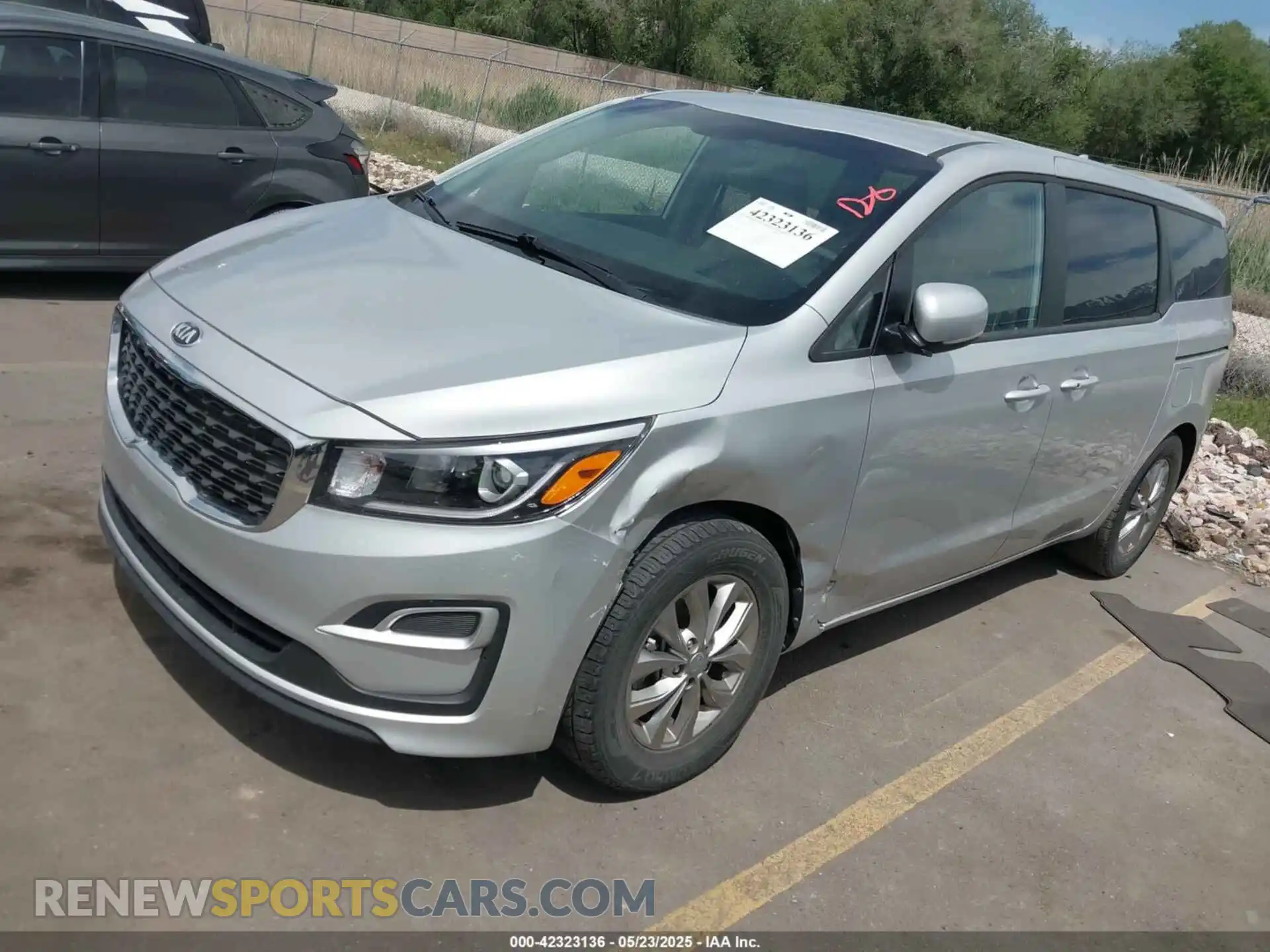 2 fotografías del automóvil dañado KNDMB5C19M6671666 KIA SEDONA 2021