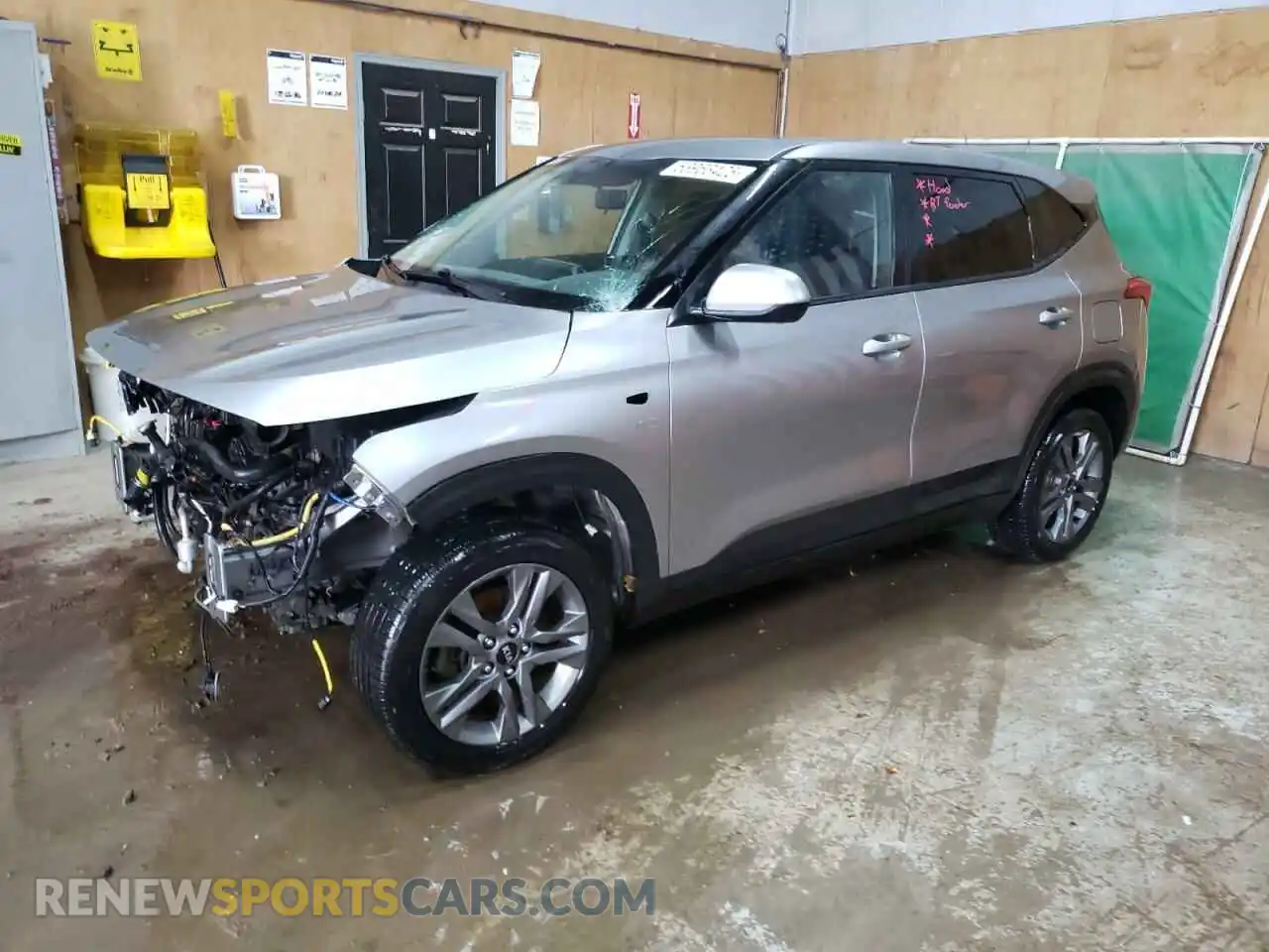1 Photograph of a damaged car KNDEPCAA0M7044622 KIA SELTOS 2021