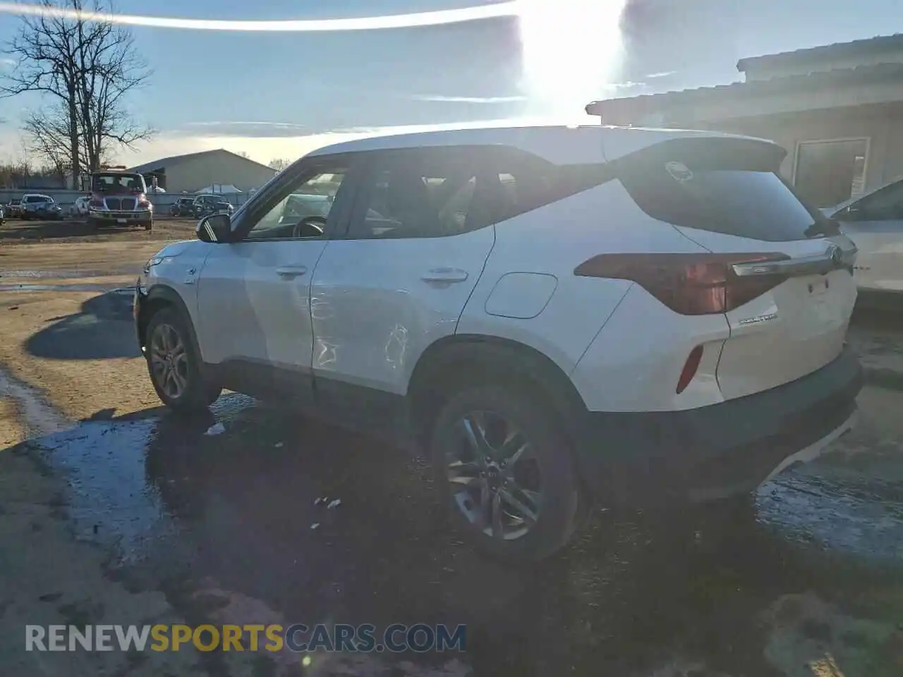 2 Photograph of a damaged car KNDEPCAA0M7192480 KIA SELTOS 2021