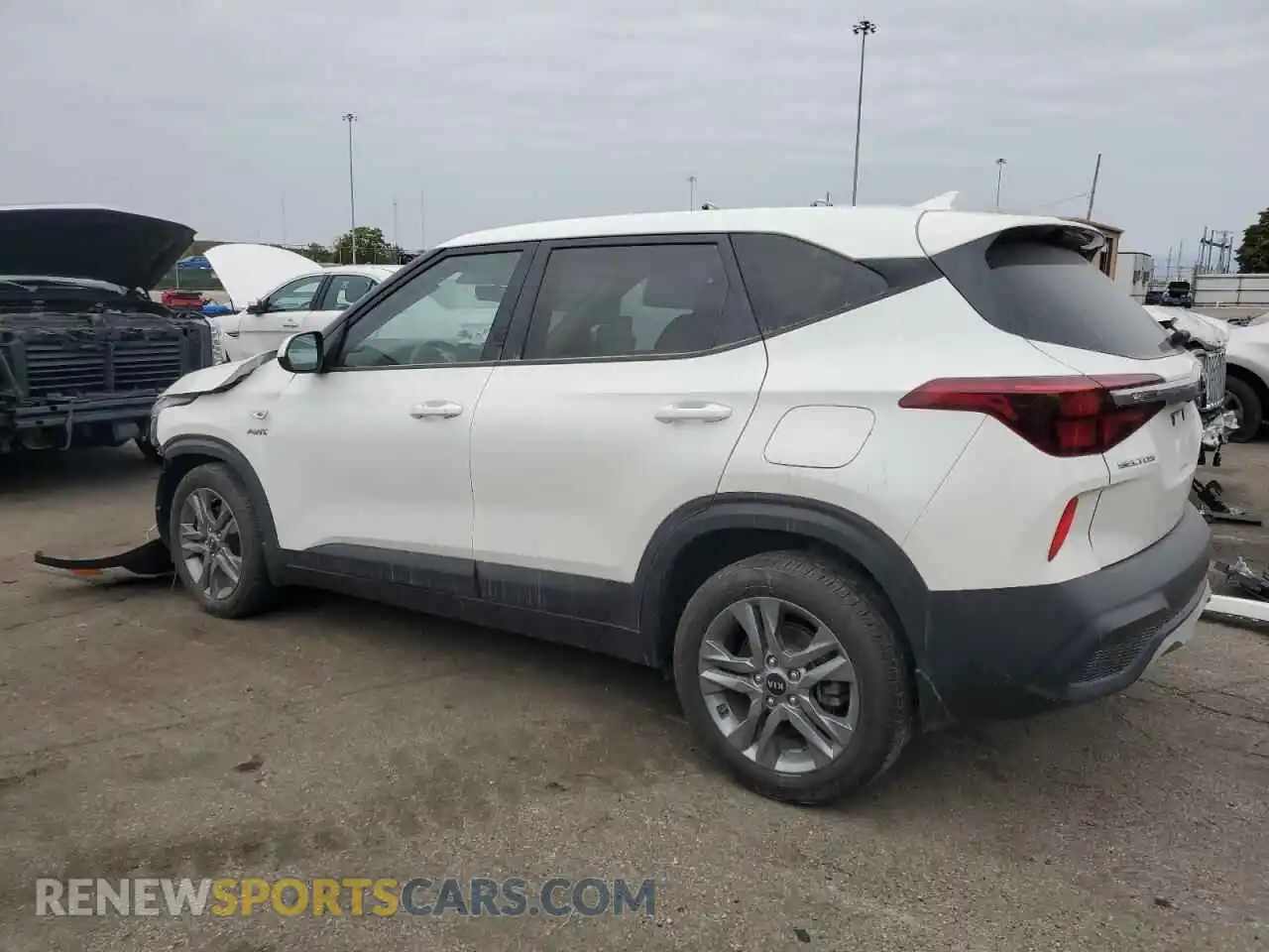 2 fotografías del automóvil dañado KNDEPCAA2M7111866 KIA SELTOS 2021