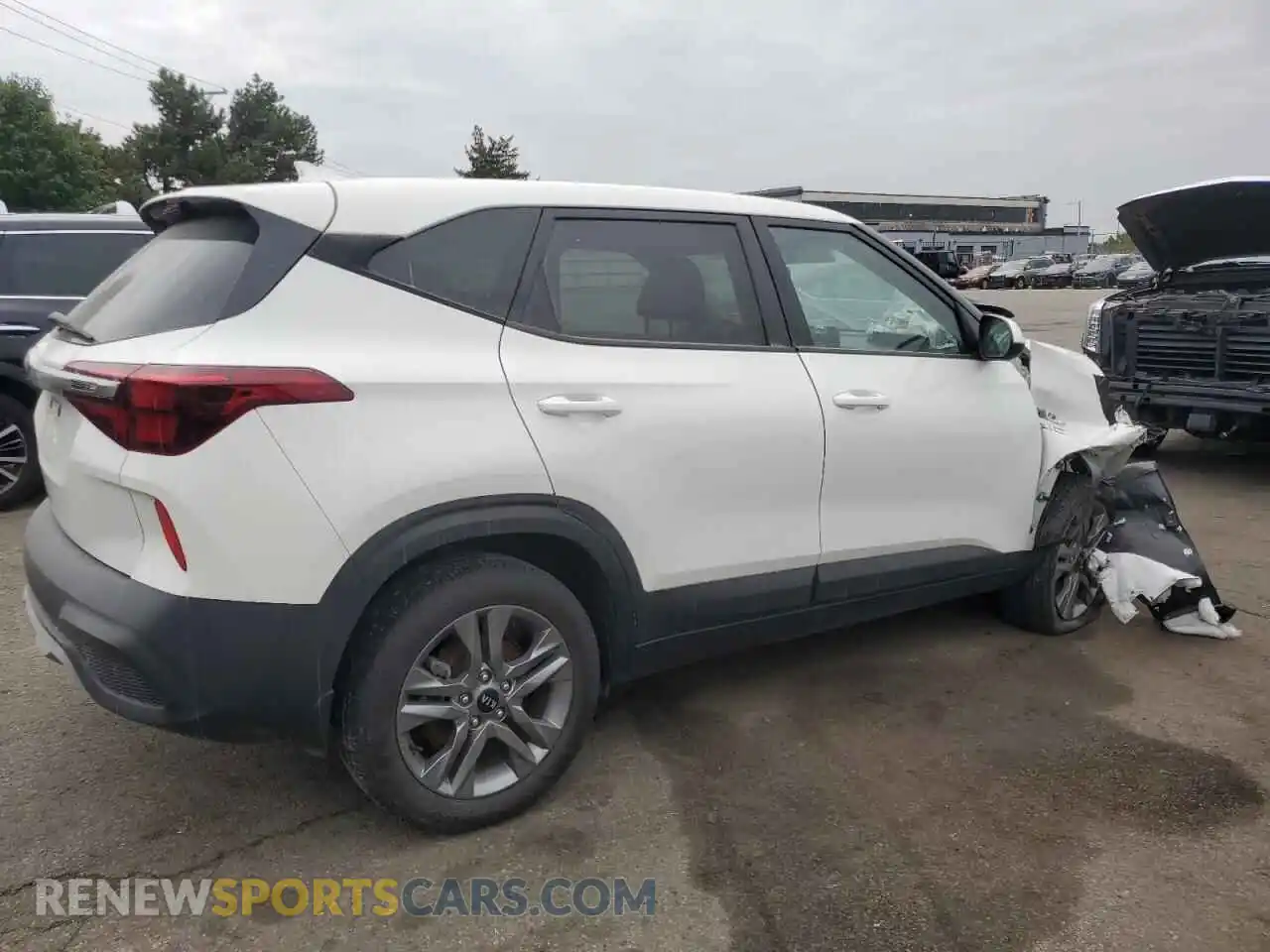 3 fotografías del automóvil dañado KNDEPCAA2M7111866 KIA SELTOS 2021