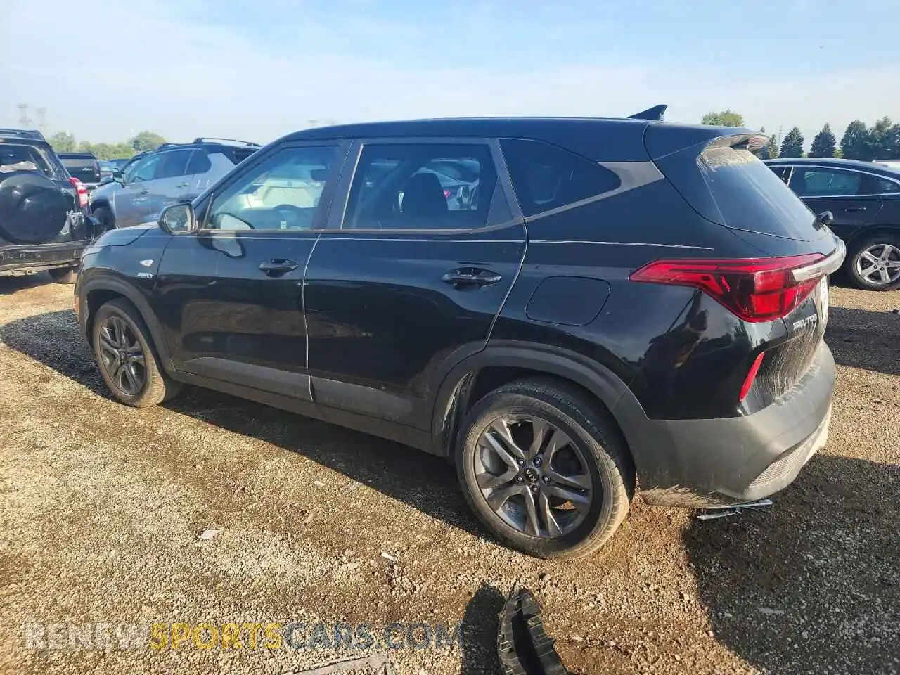 2 fotografías del automóvil dañado KNDEPCAA3M7143743 KIA SELTOS 2021